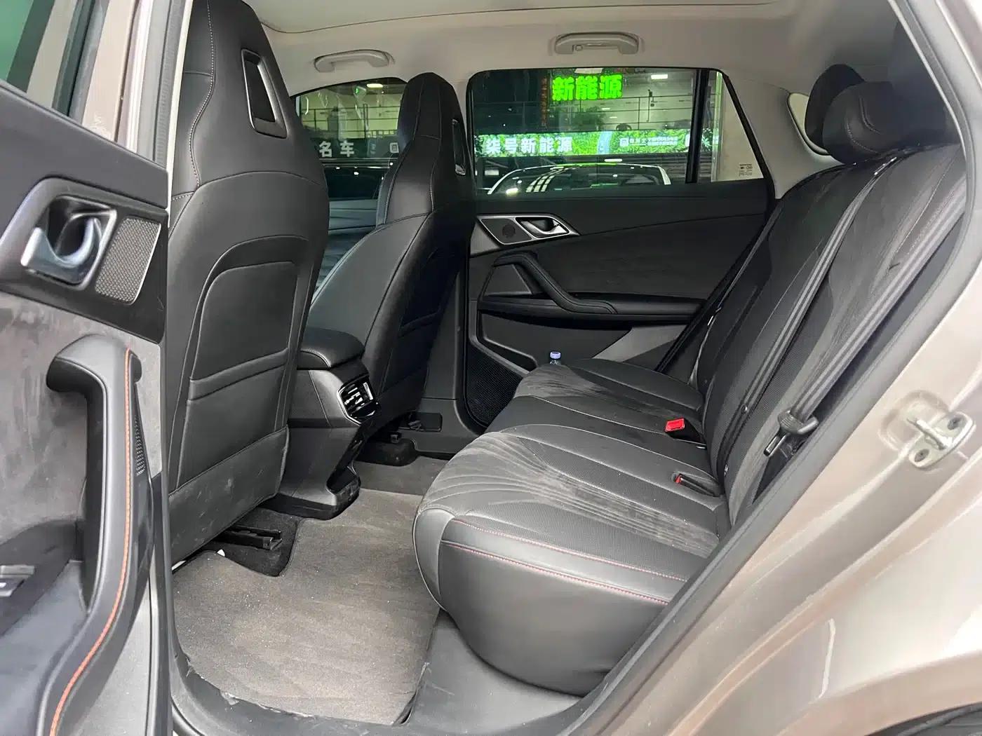 Roewe D5X DMH 2024 135 Flagship Edition — миниатюра 6