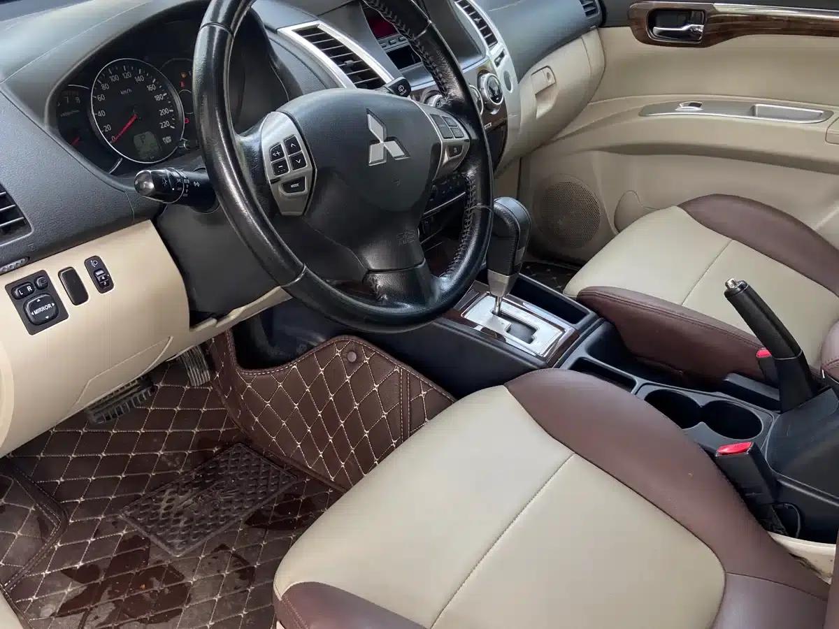 2013 Pajero Sport 3.0L Automatic 2WD Luxury Edition — миниатюра 10