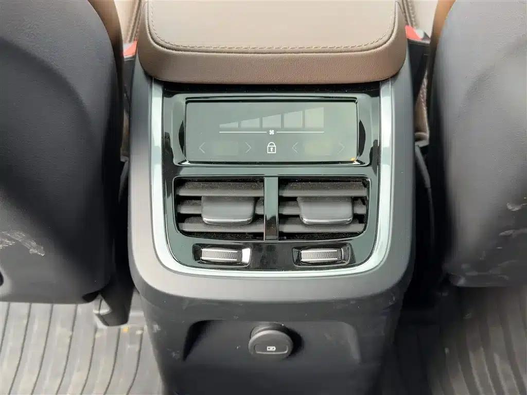 2022 Volvo XC90 Plug-in Hybrid E-Drive Hybrid T8 Inscription Luxury Edition (7-seater) — миниатюра 11