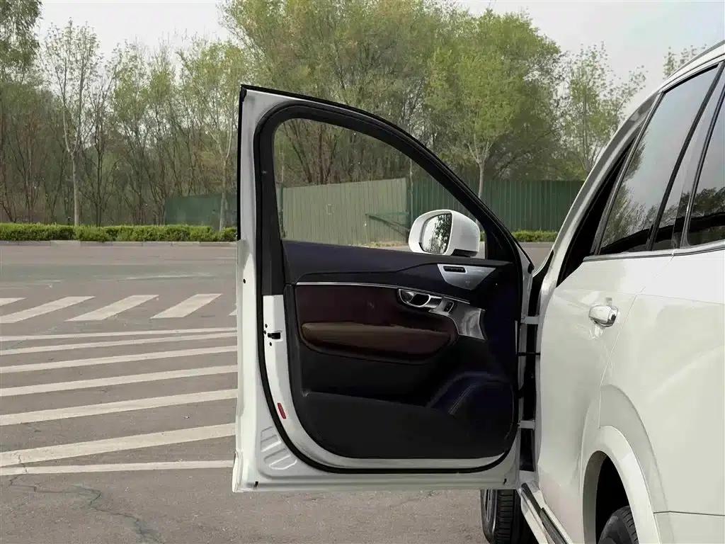 2022 Volvo XC90 Plug-in Hybrid E-Drive Hybrid T8 Inscription Luxury Edition (7-seater) — миниатюра 5