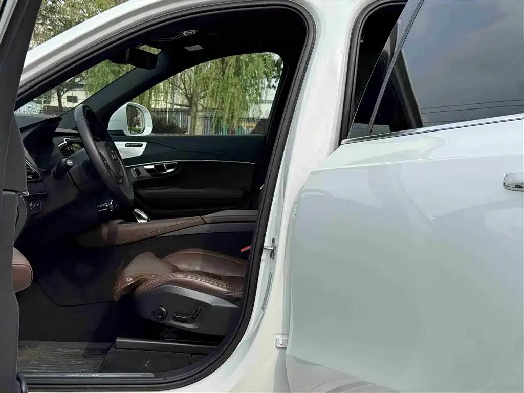 2022 Volvo XC90 Plug-in Hybrid E-Drive Hybrid T8 Inscription Luxury Edition (7-seater) — миниатюра 6