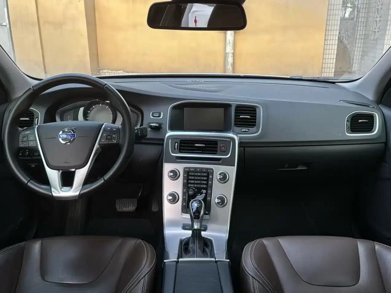 2015 Volvo S60 Plug-in Hybrid, S60L E-Drive Hybrid T6 Smart Edition — миниатюра 9