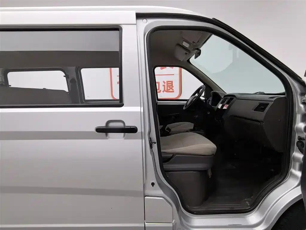 Wuling Rongguang S 2023 1.5L Basic Model 5/7 Seats — миниатюра 23