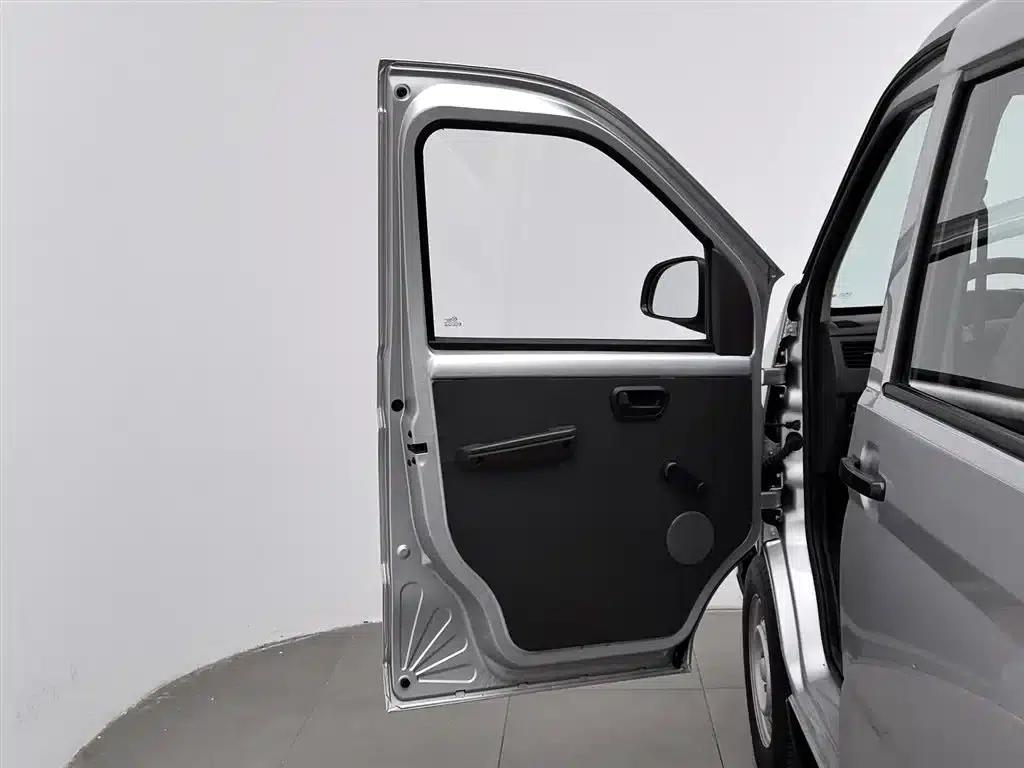 Wuling Rongguang S 2023 1.5L Basic Model 5/7 Seats — миниатюра 8