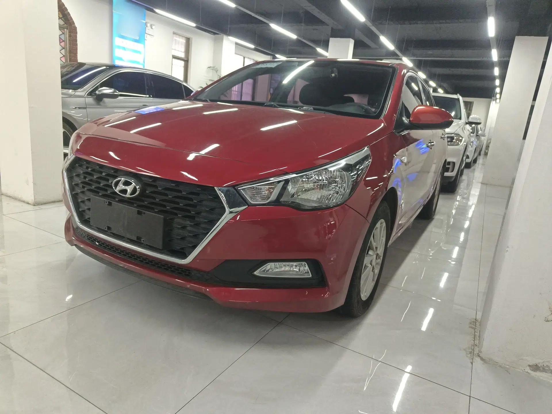Hyundai Verna RV 2017 1.4L Automatic Cool Edition GLS China VI Standard — миниатюра 1