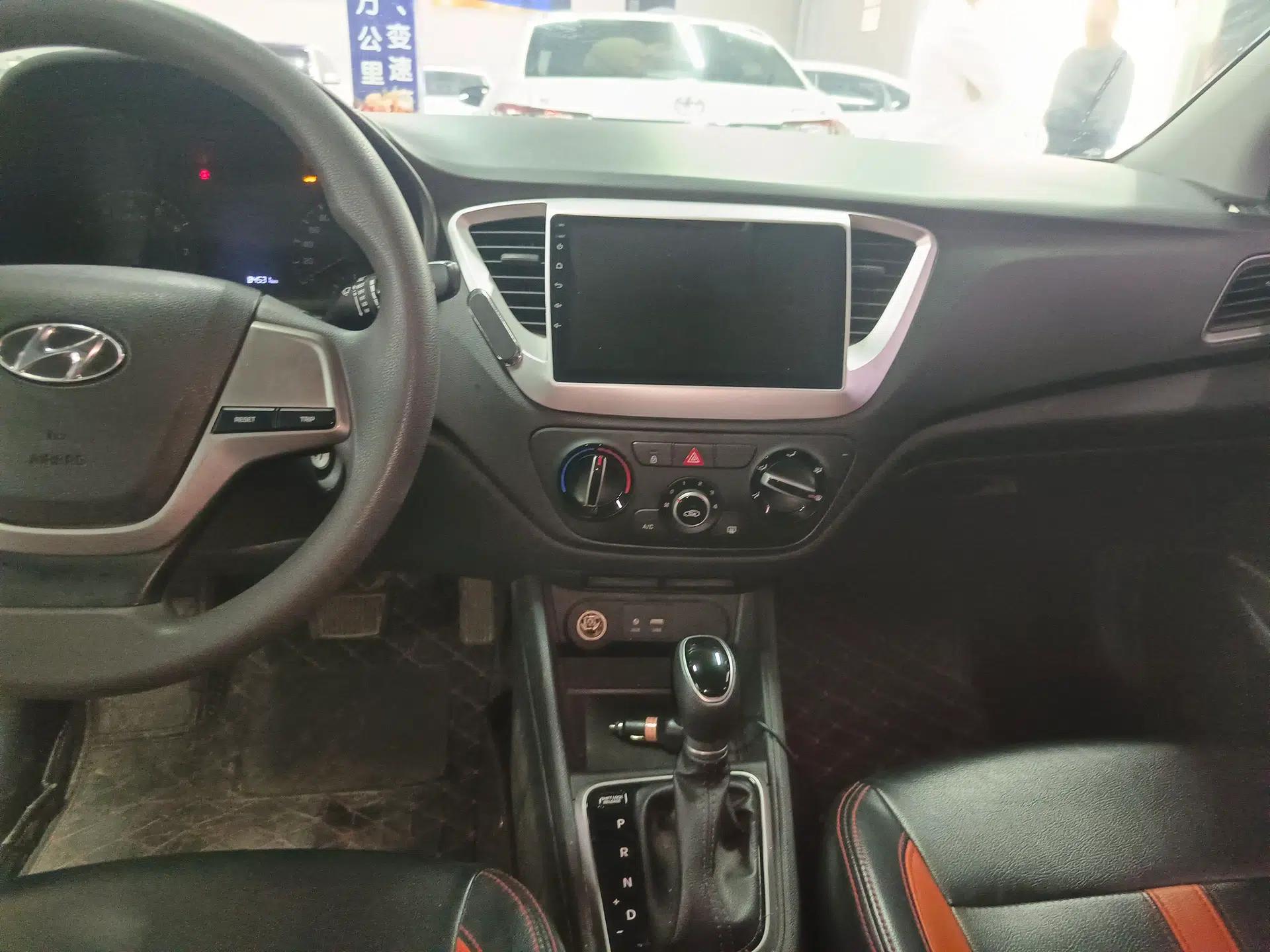 Hyundai Verna RV 2017 1.4L Automatic Cool Edition GLS China VI Standard — миниатюра 16