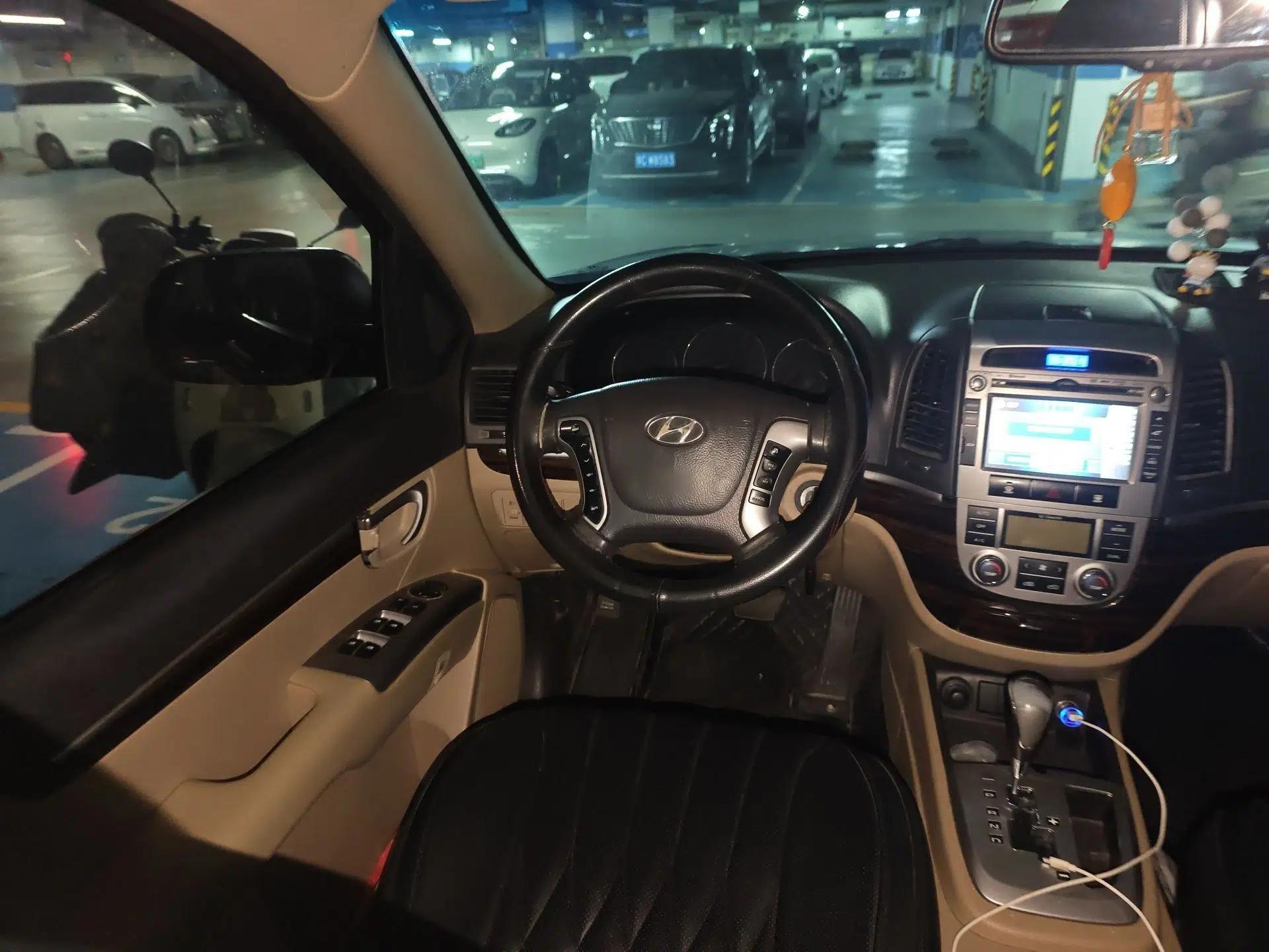 Hyundai Santa Fe Classic 2012 2.4 Comfort Edition 7-Seater Four-Wheel Drive — миниатюра 11