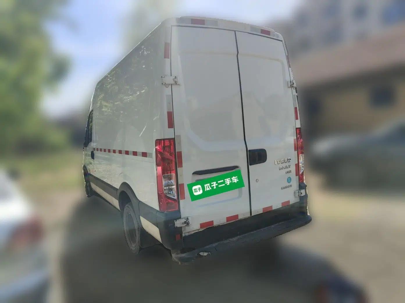 Iveco Eurocargo 2021 2.0T Manual - Yunrui Long Wheelbase Short Overhang High Roof Manual Doors – F1A — миниатюра 4