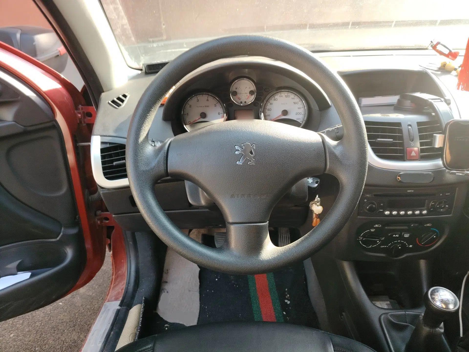 Peugeot 207 2011 Sedan 1.4L Manual Yule Edition — миниатюра 11