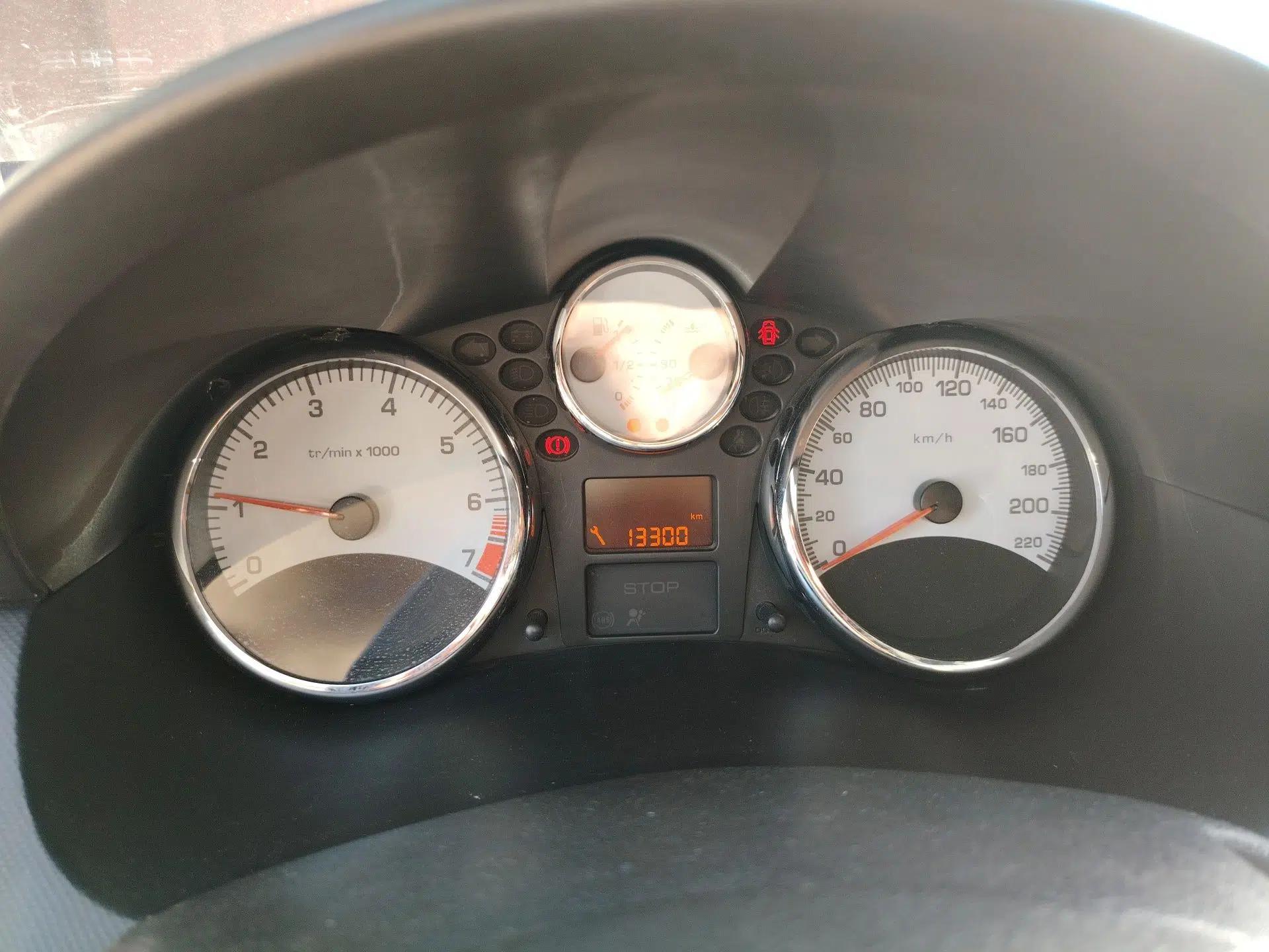 Peugeot 207 2011 Sedan 1.4L Manual Yule Edition — миниатюра 12