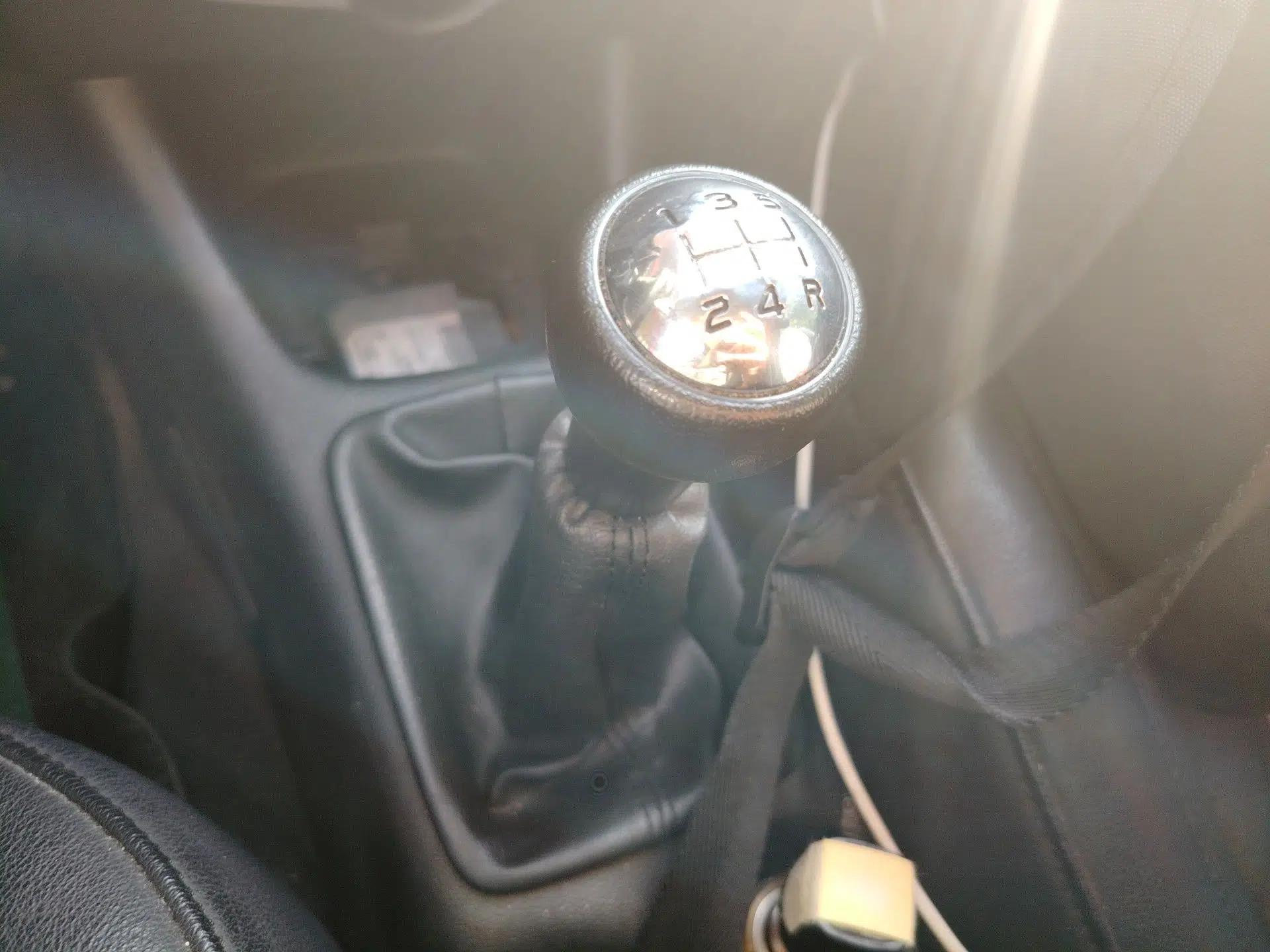 Peugeot 207 2011 Sedan 1.4L Manual Yule Edition — миниатюра 15