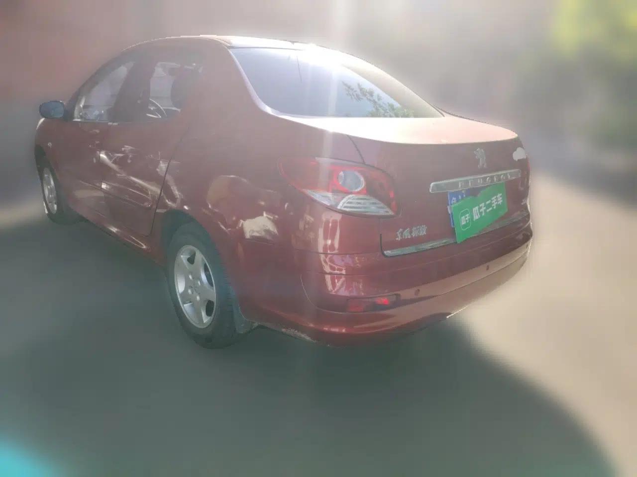 Peugeot 207 2011 Sedan 1.4L Manual Yule Edition — миниатюра 4