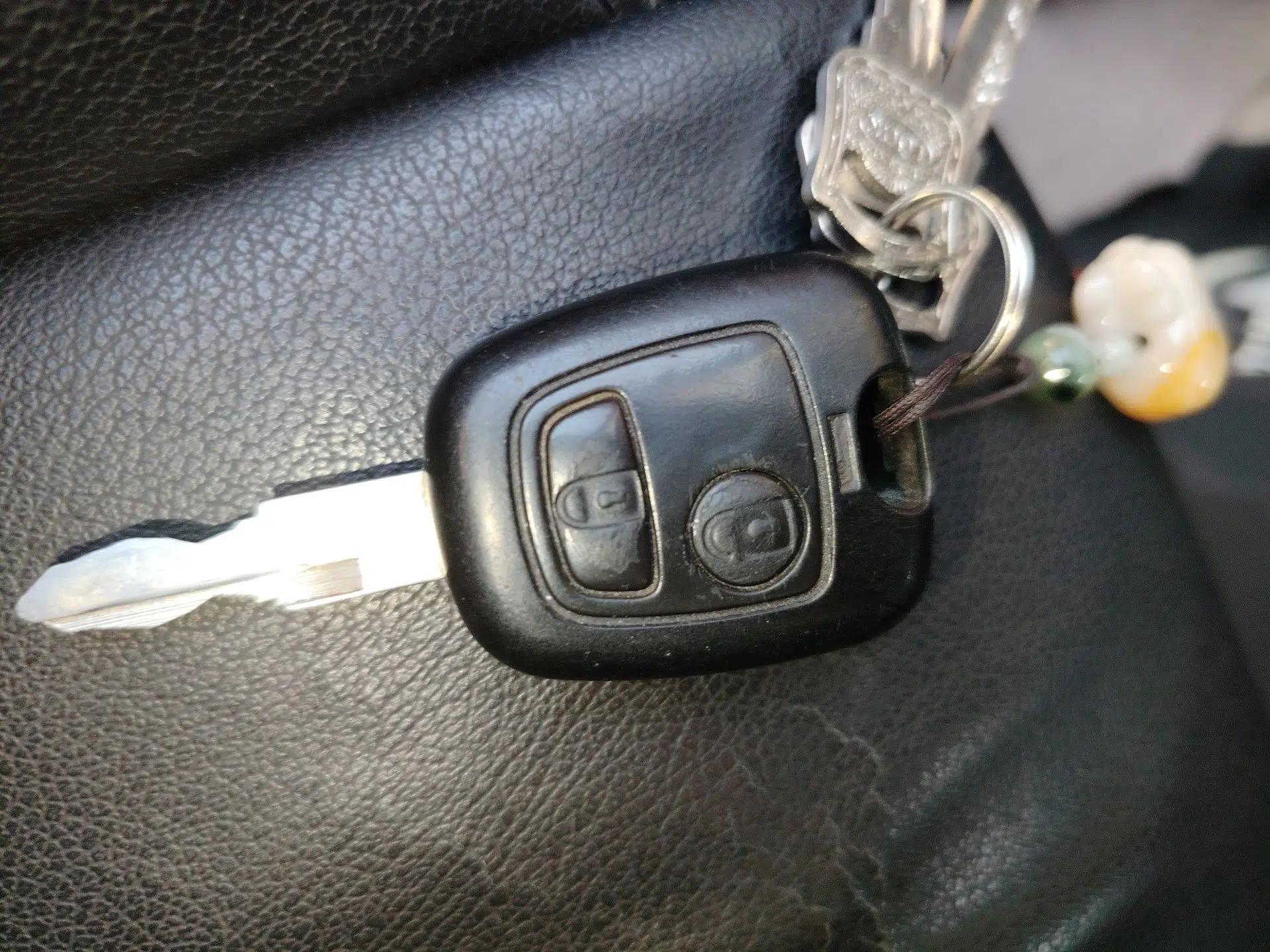 Peugeot 207 2011 Sedan 1.4L Manual Yule Edition — миниатюра 9