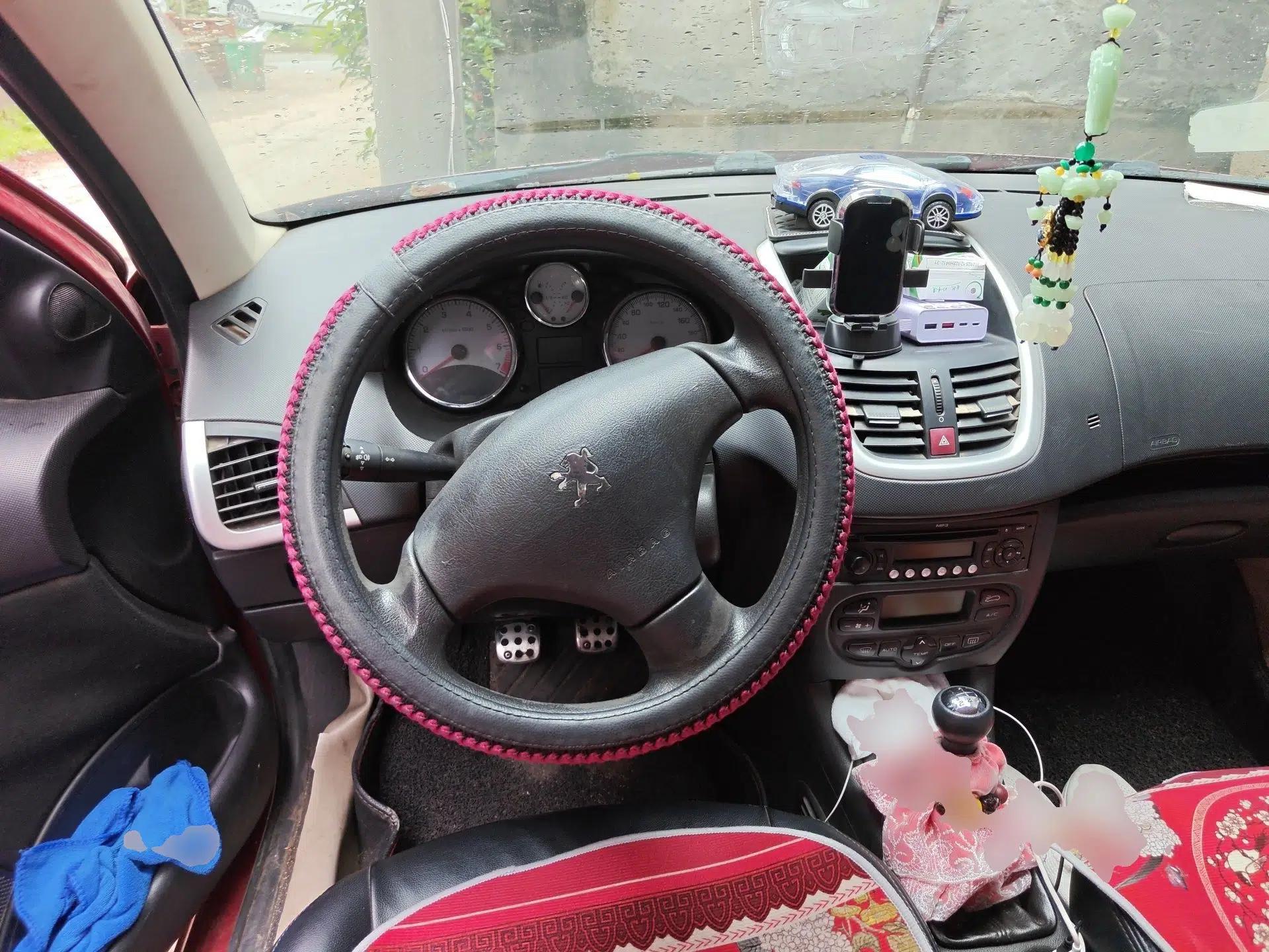 Peugeot 207 2010 Hatchback 1.4L Manual Yule Edition — миниатюра 11