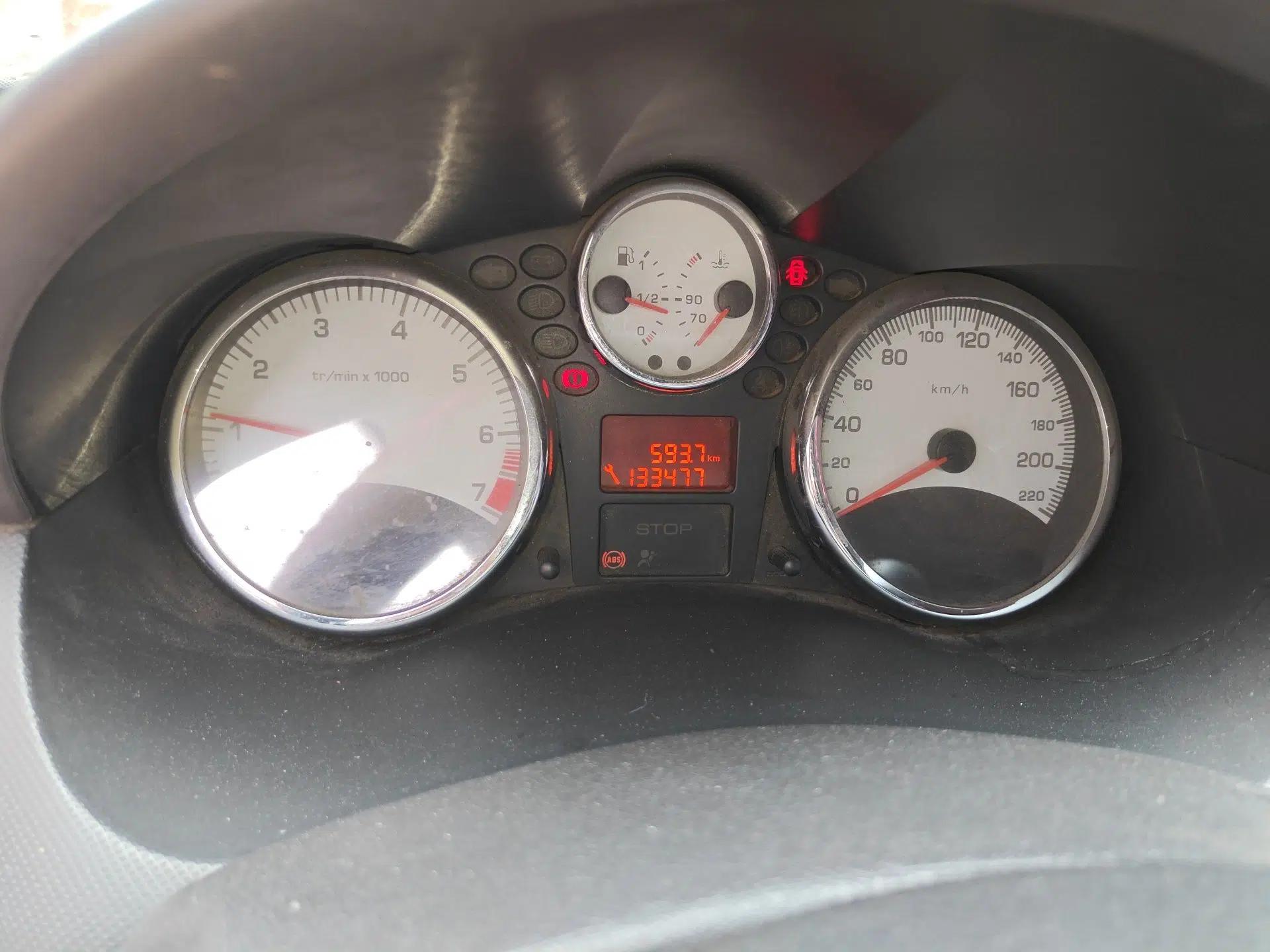 Peugeot 207 2010 Hatchback 1.4L Manual Yule Edition — миниатюра 13