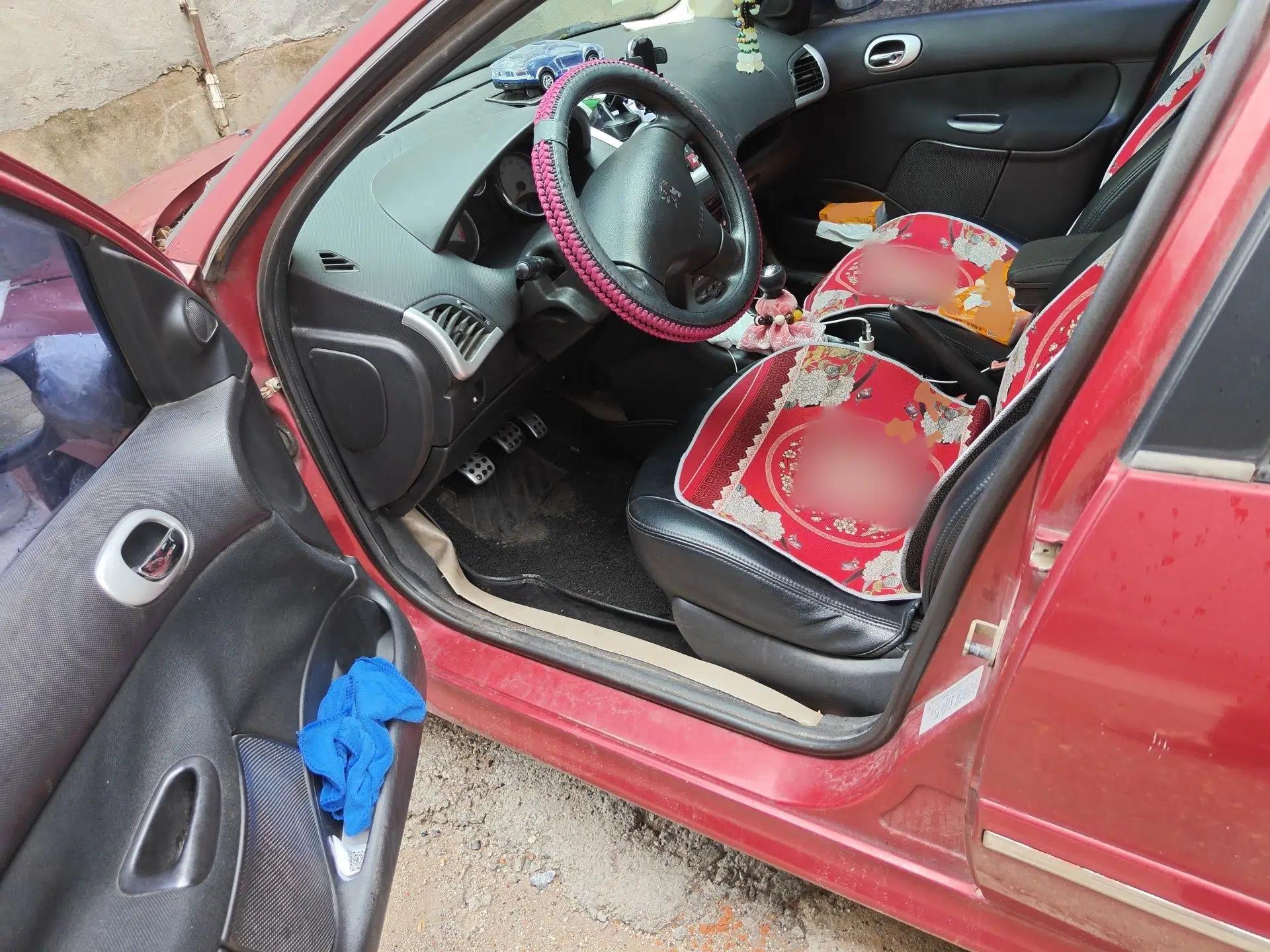 Peugeot 207 2010 Hatchback 1.4L Manual Yule Edition — миниатюра 17