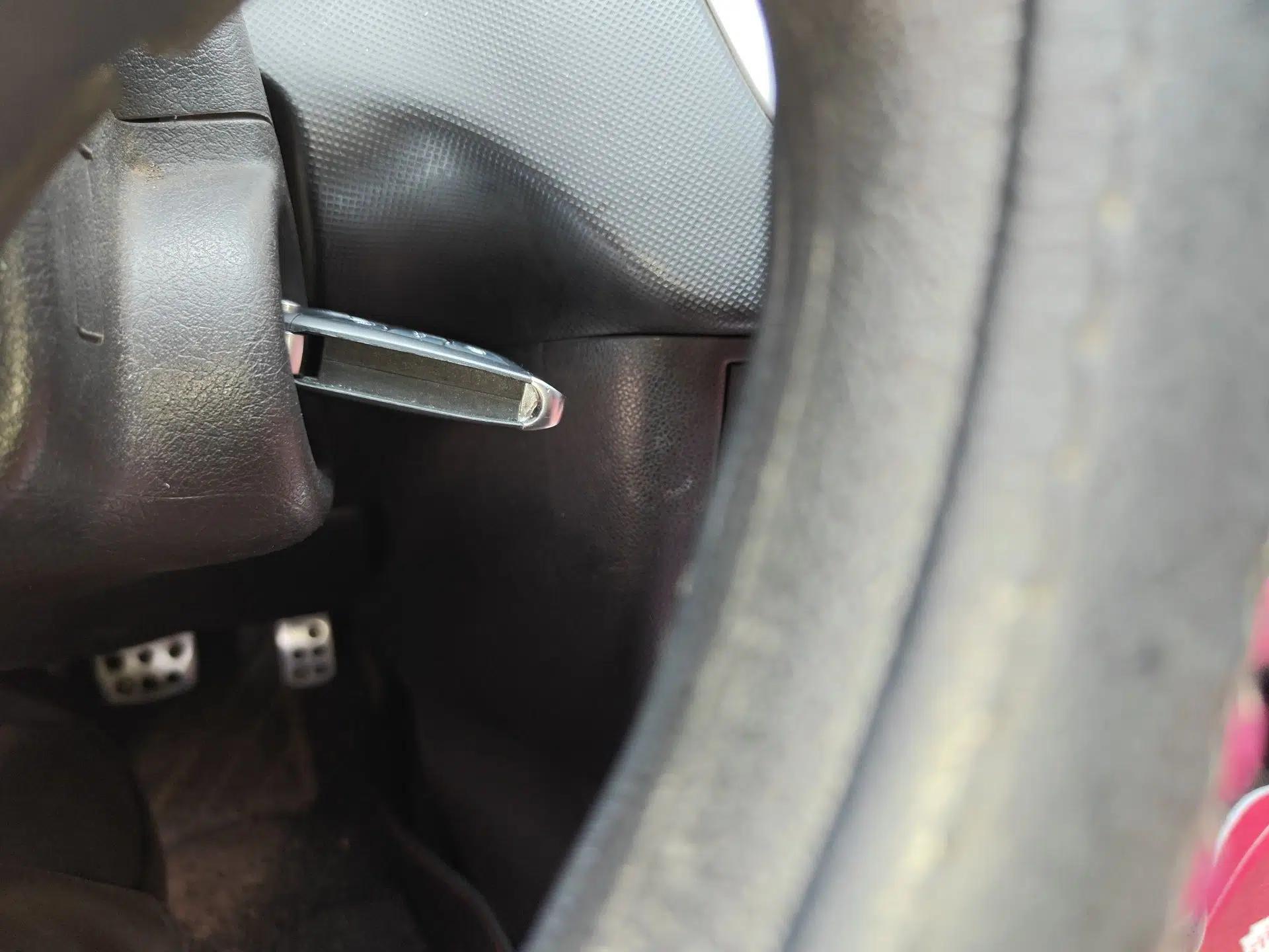 Peugeot 207 2010 Hatchback 1.4L Manual Yule Edition — миниатюра 9