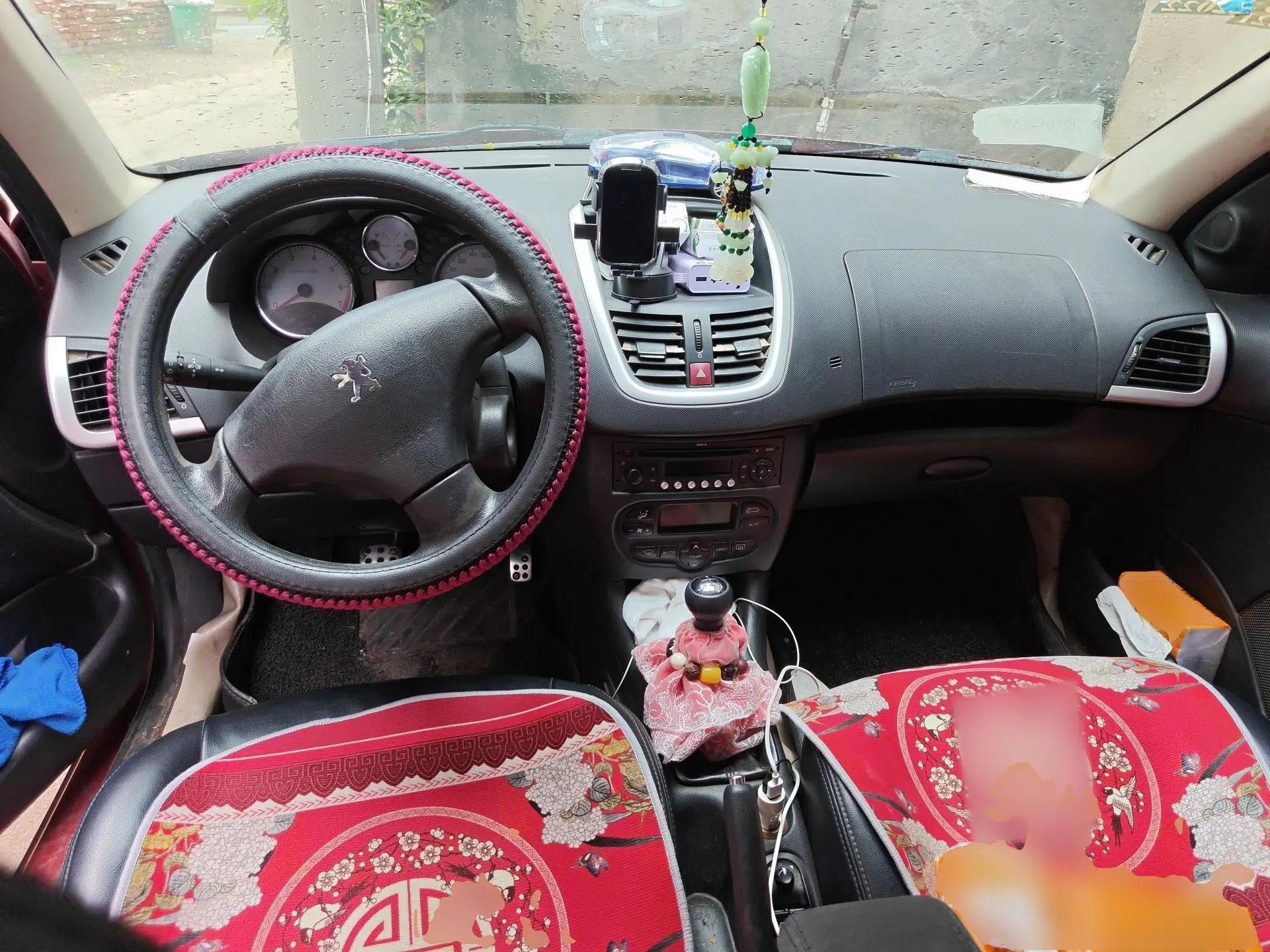 Peugeot 207 2010 Hatchback 1.4L Manual Yule Edition — миниатюра 10