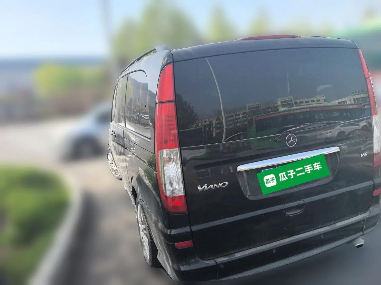 Mercedes-Benz Viano 2010 2.5L Prestige Edition — миниатюра 4
