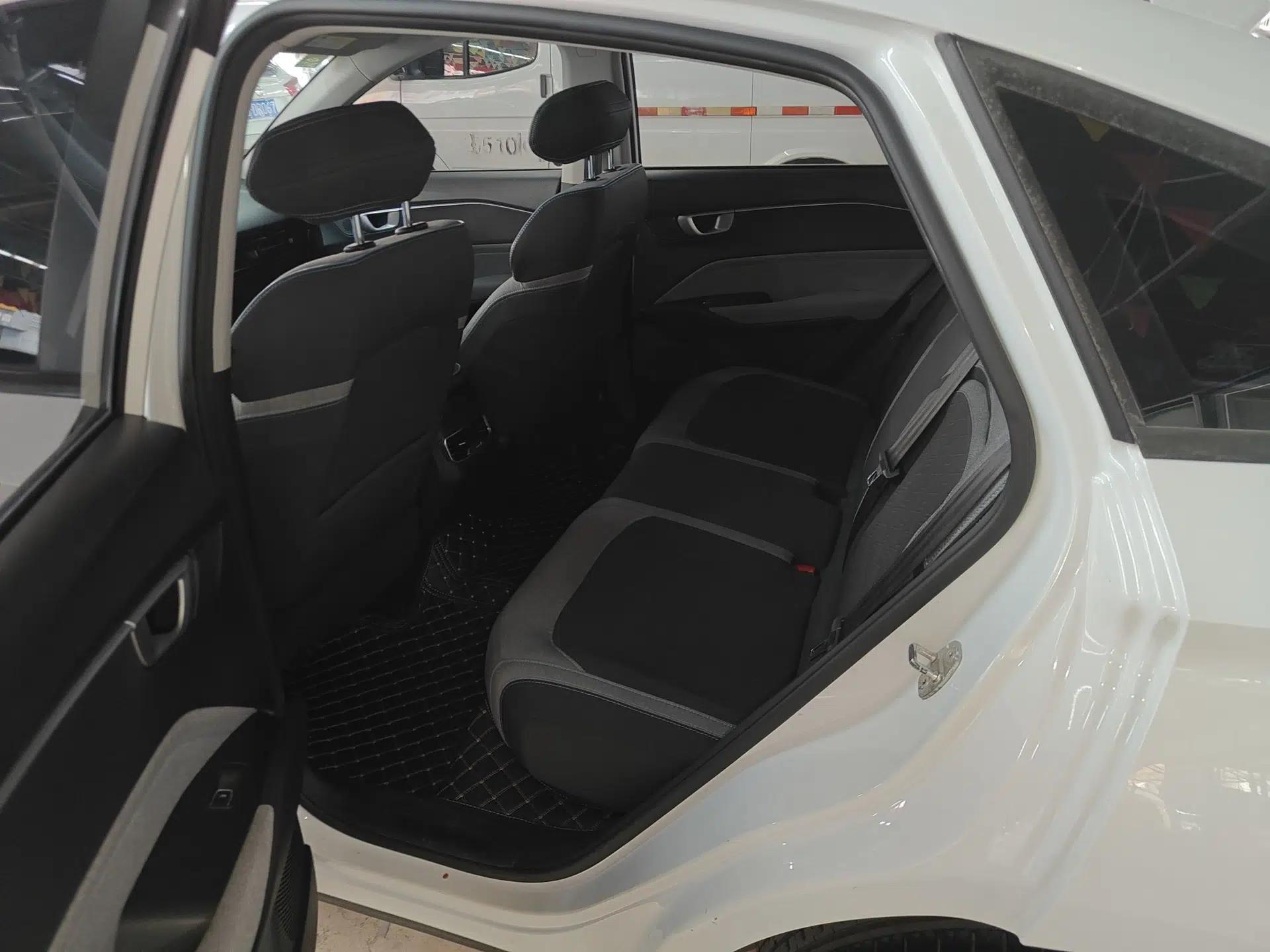 Baojun RC-6 2019 1.5T CVT Elite Version with 24-Hour Online Service — миниатюра 19
