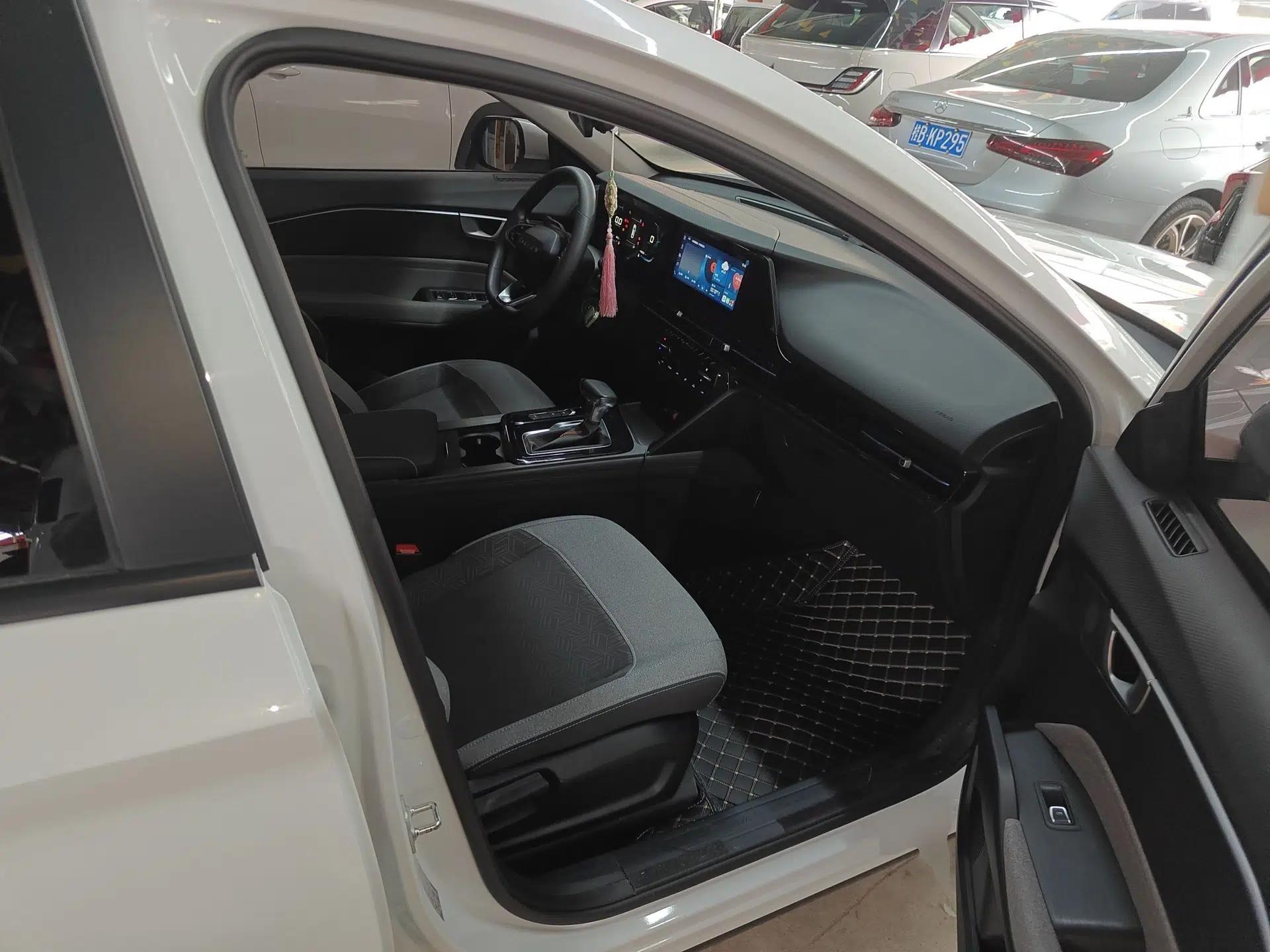 Baojun RC-6 2019 1.5T CVT Elite Version with 24-Hour Online Service — миниатюра 23