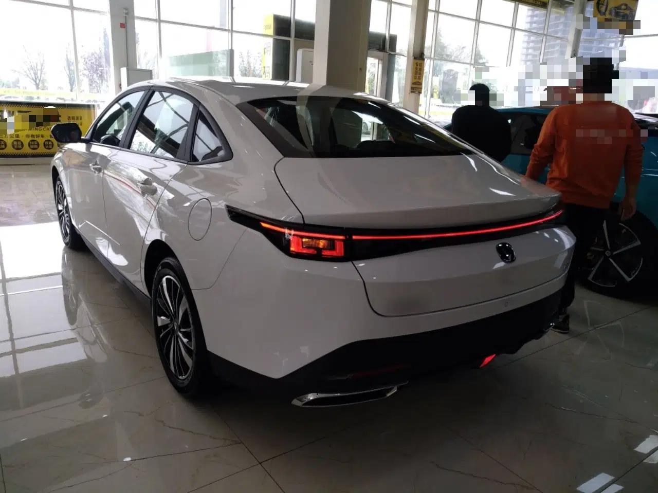 CHANGAN Eado PHEV 2025 Smart New Blue Whale 145KM High-Energy Edition — миниатюра 7