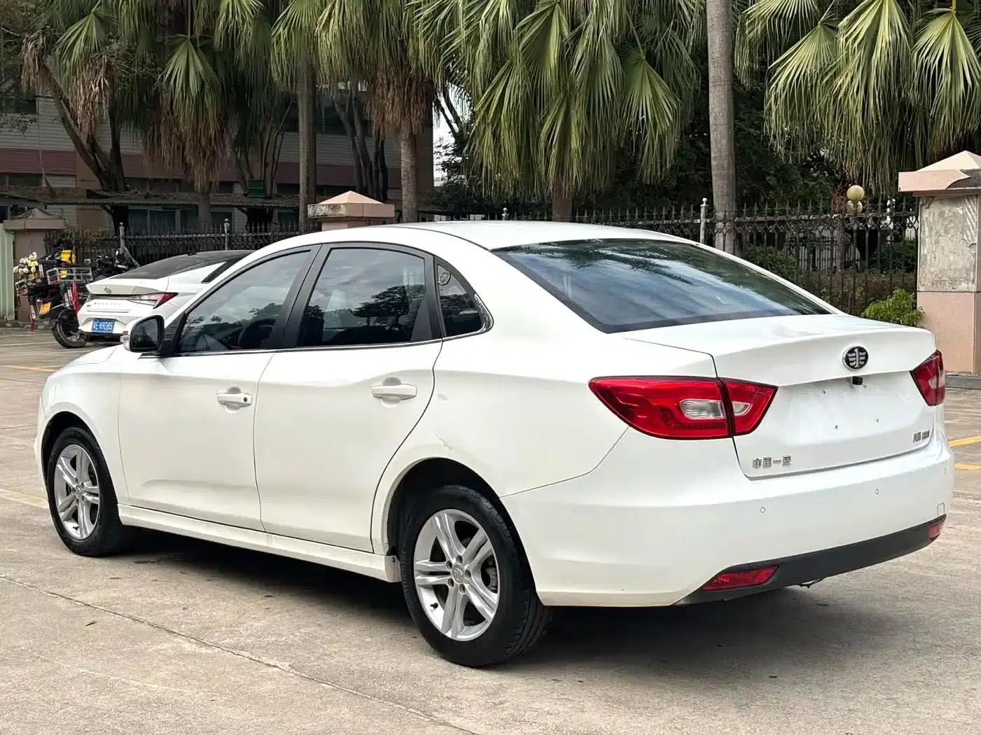 Besturn B30 2016 1.6L Automatic Luxury Edition — миниатюра 7