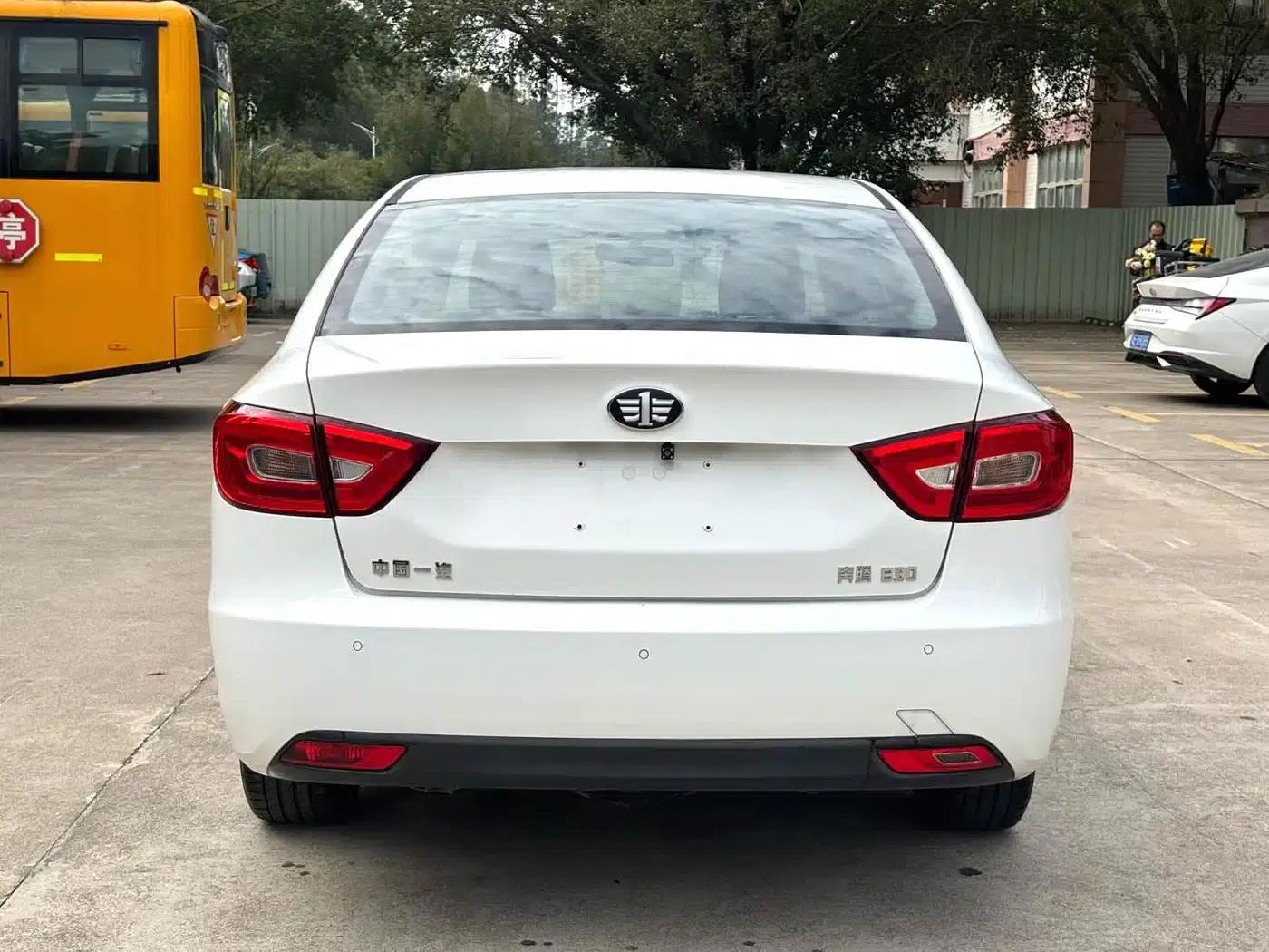 Besturn B30 2016 1.6L Automatic Luxury Edition — миниатюра 8