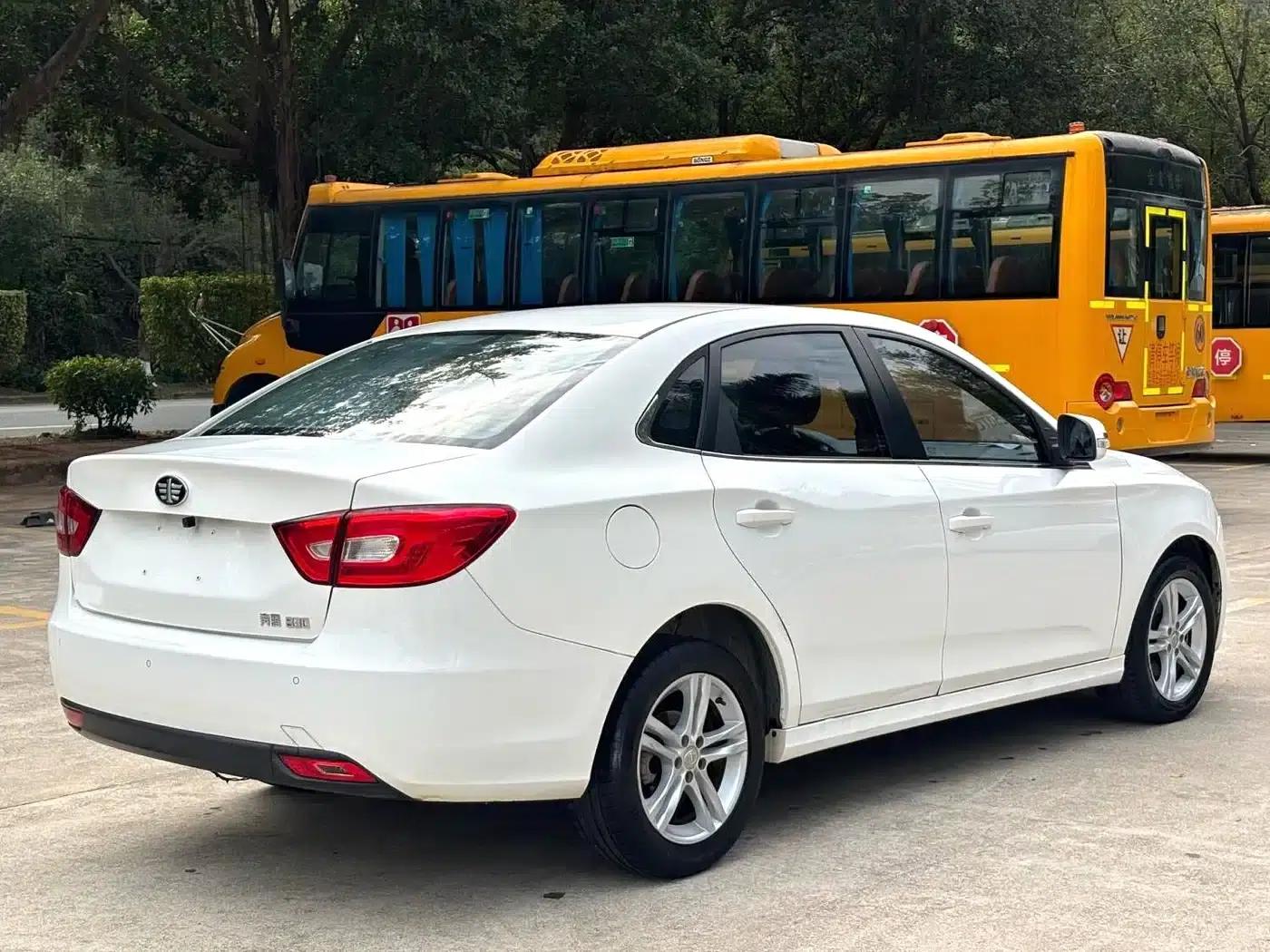 Besturn B30 2016 1.6L Automatic Luxury Edition — миниатюра 9