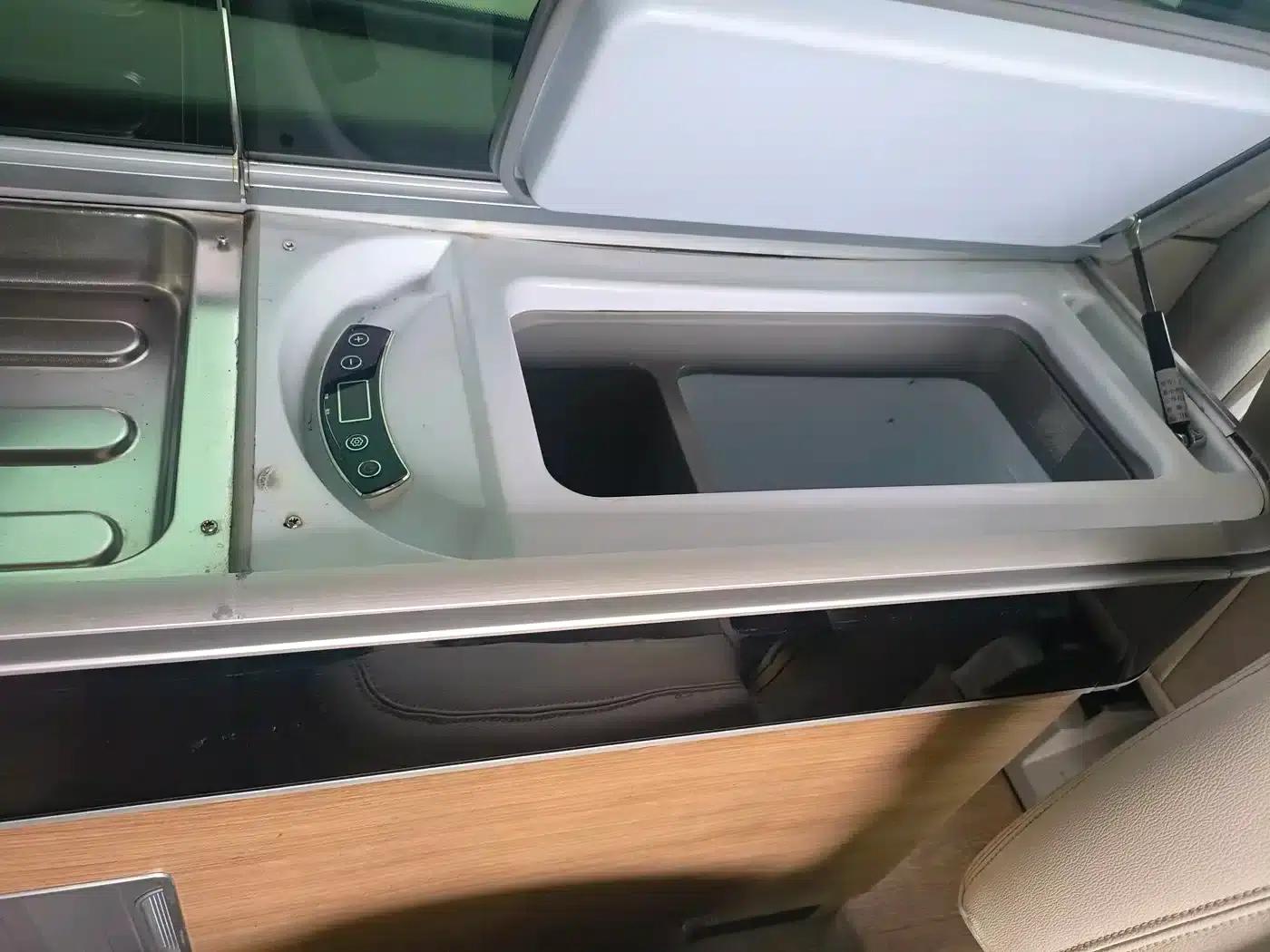 SAIC MAXUS RG10 2019 2.0TGI Pop-Top Camper Van Sunshine Edition — миниатюра 11