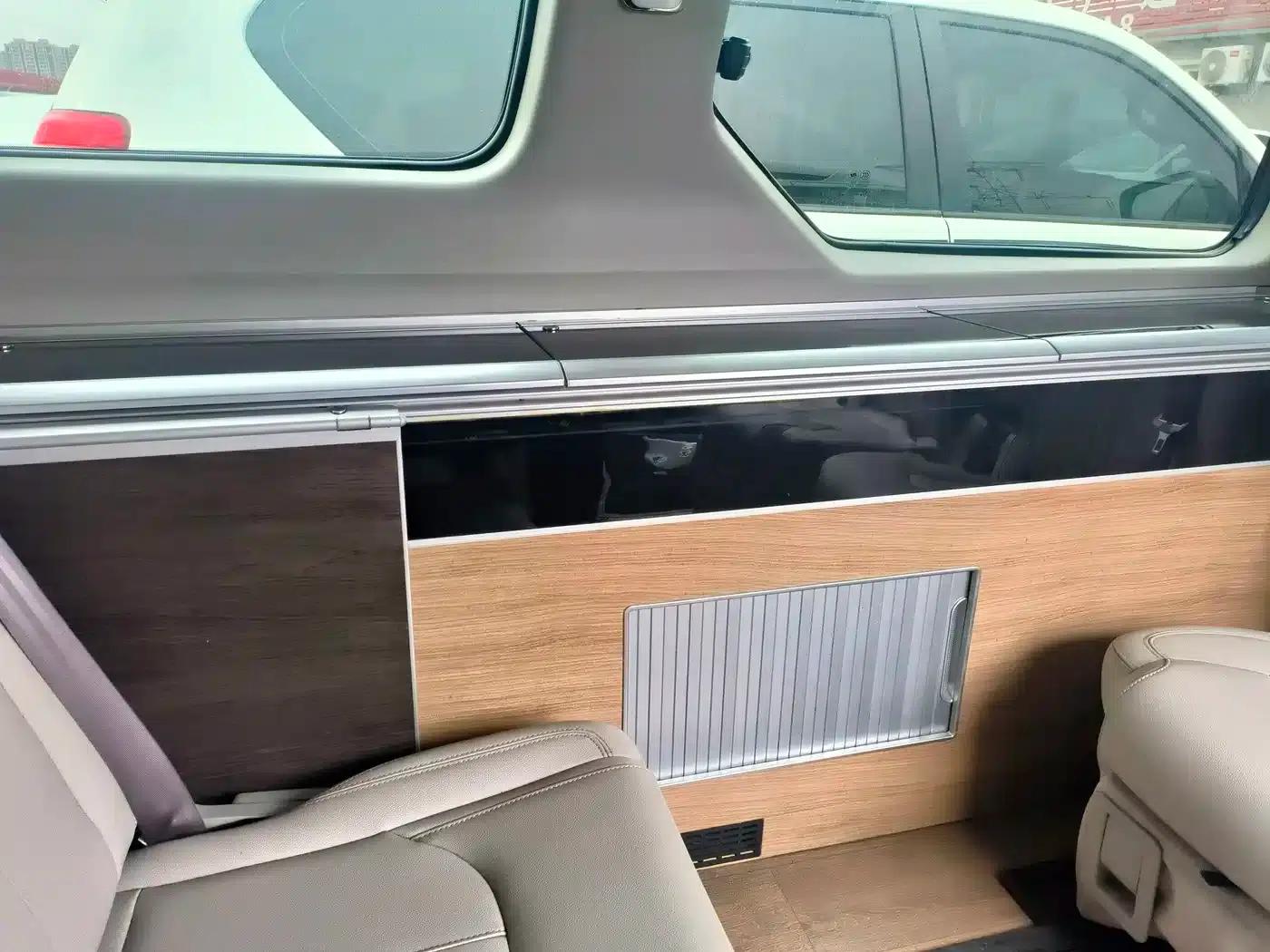 SAIC MAXUS RG10 2019 2.0TGI Pop-Top Camper Van Sunshine Edition — миниатюра 14