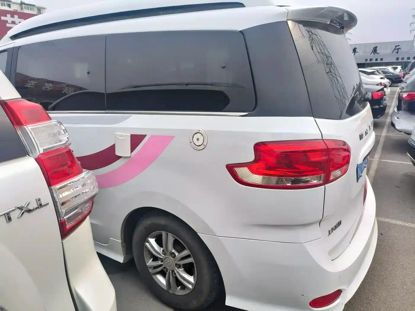SAIC MAXUS RG10 2019 2.0TGI Pop-Top Camper Van Sunshine Edition — миниатюра 7