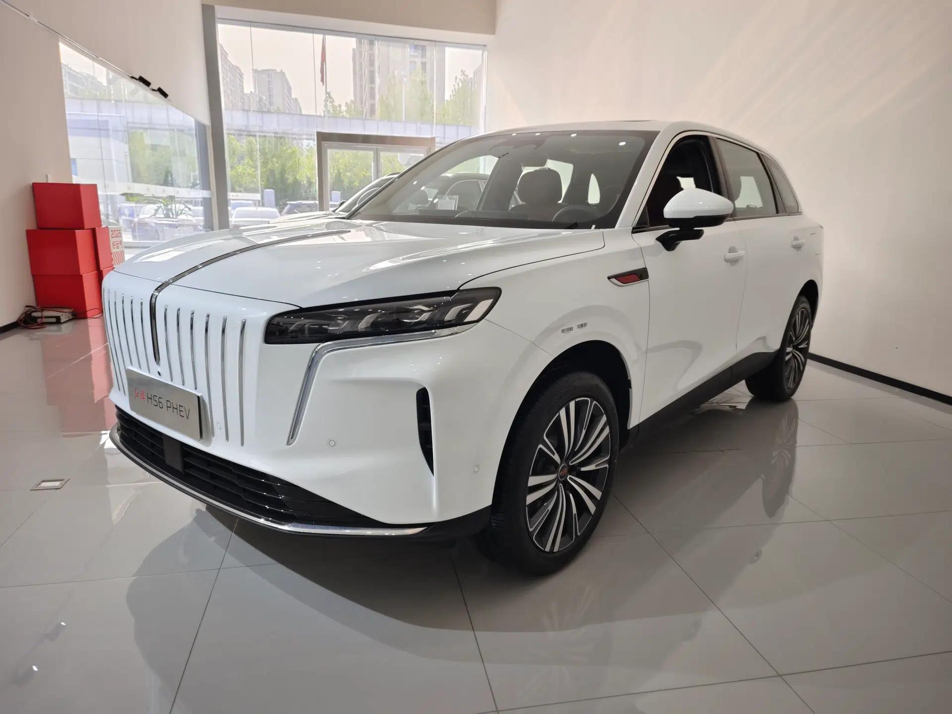 Hongqi HS6 PHEV 2026 240 Smart Hybrid Version — миниатюра 1