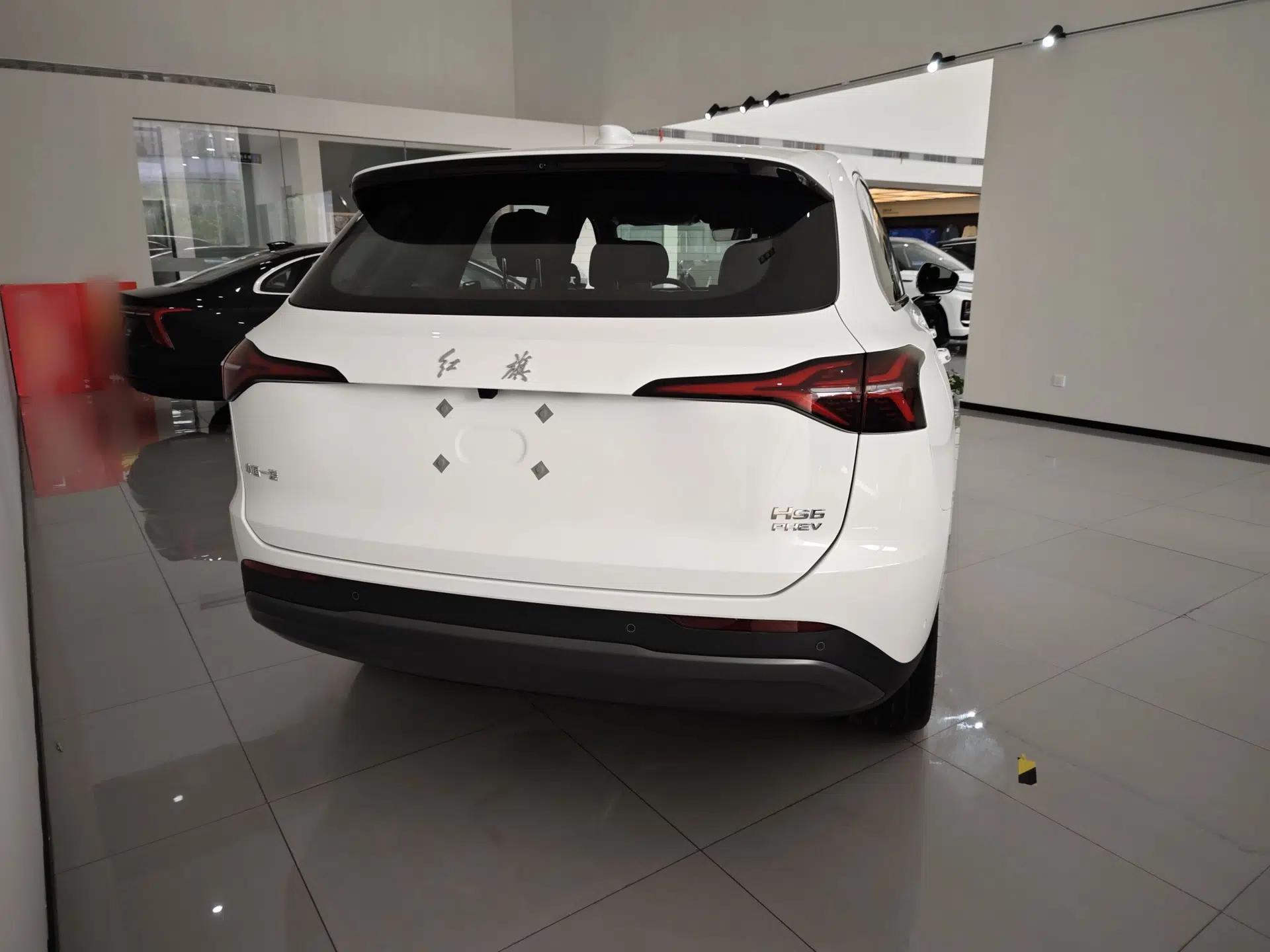 Hongqi HS6 PHEV 2026 240 Smart Hybrid Version — миниатюра 3