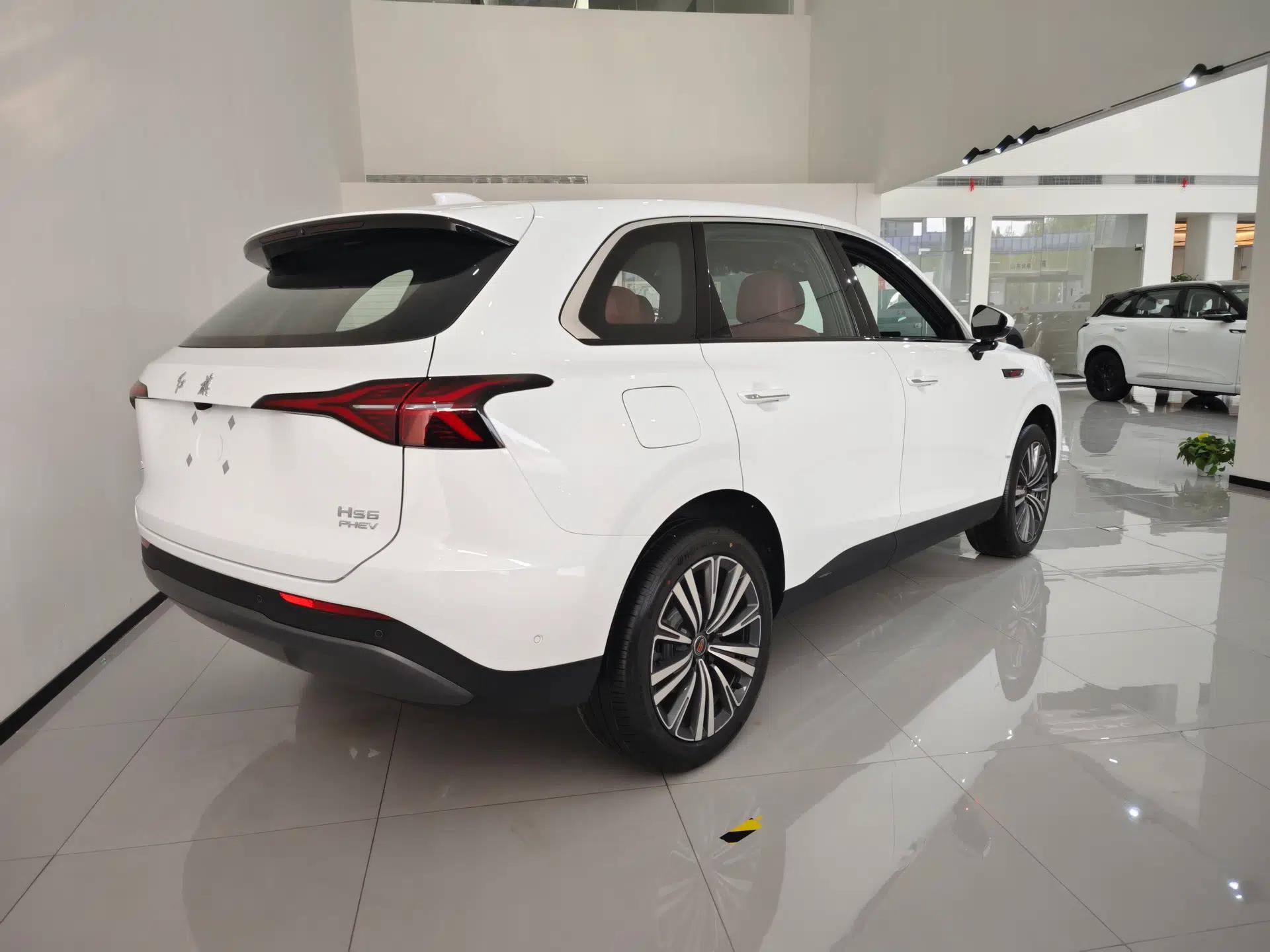 Hongqi HS6 PHEV 2026 240 Smart Hybrid Version — миниатюра 4