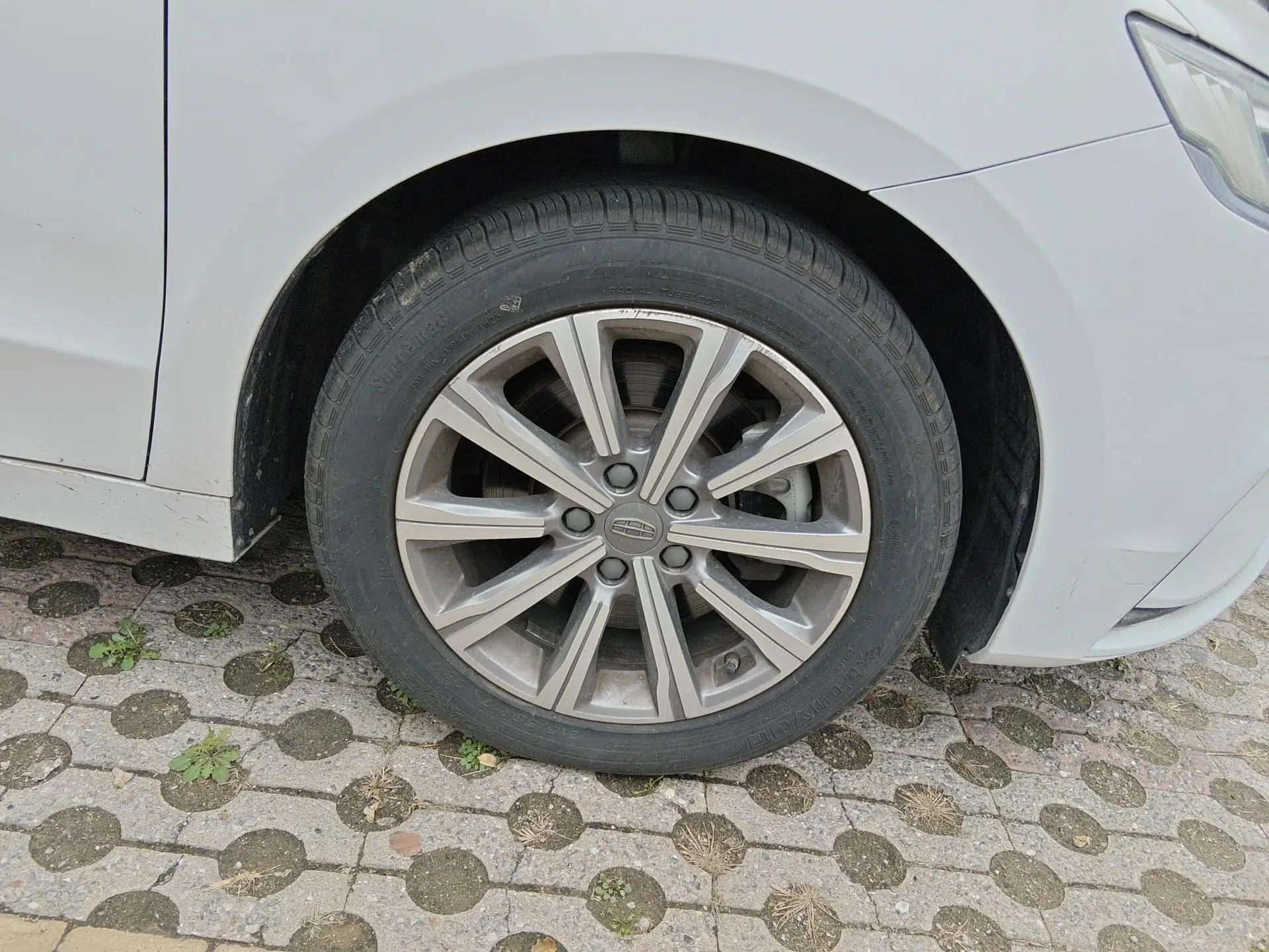 Geely Auto Emgrand GT New Energy 2018 1.5T PHEV Yaoxiang Edition — миниатюра 8