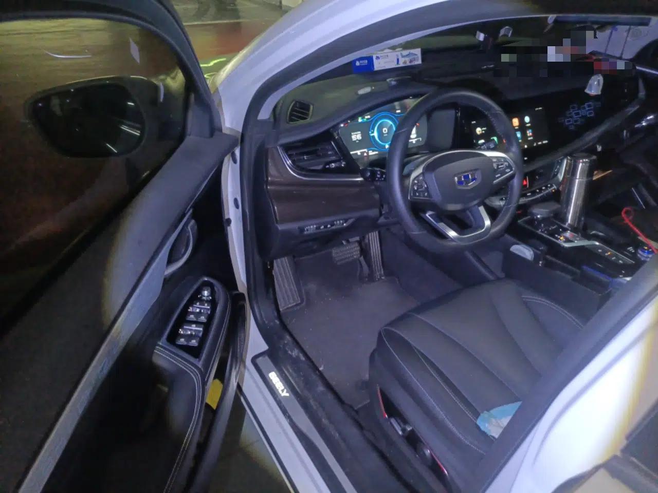Geely Auto Emgrand GT New Energy 2018 1.5T PHEV Yao Ling Edition — миниатюра 17