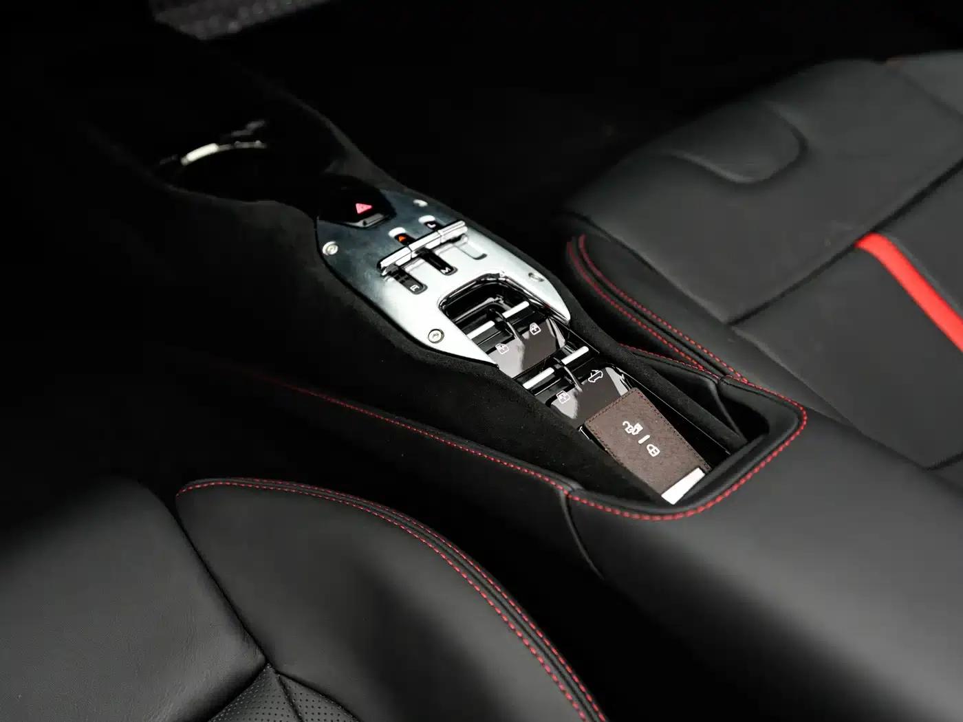 SF90 2021 3.9T V8 Spider — миниатюра 15
