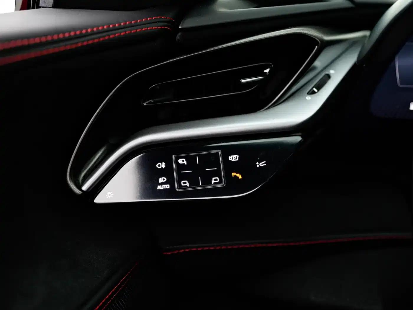 SF90 2021 3.9T V8 Spider — миниатюра 23