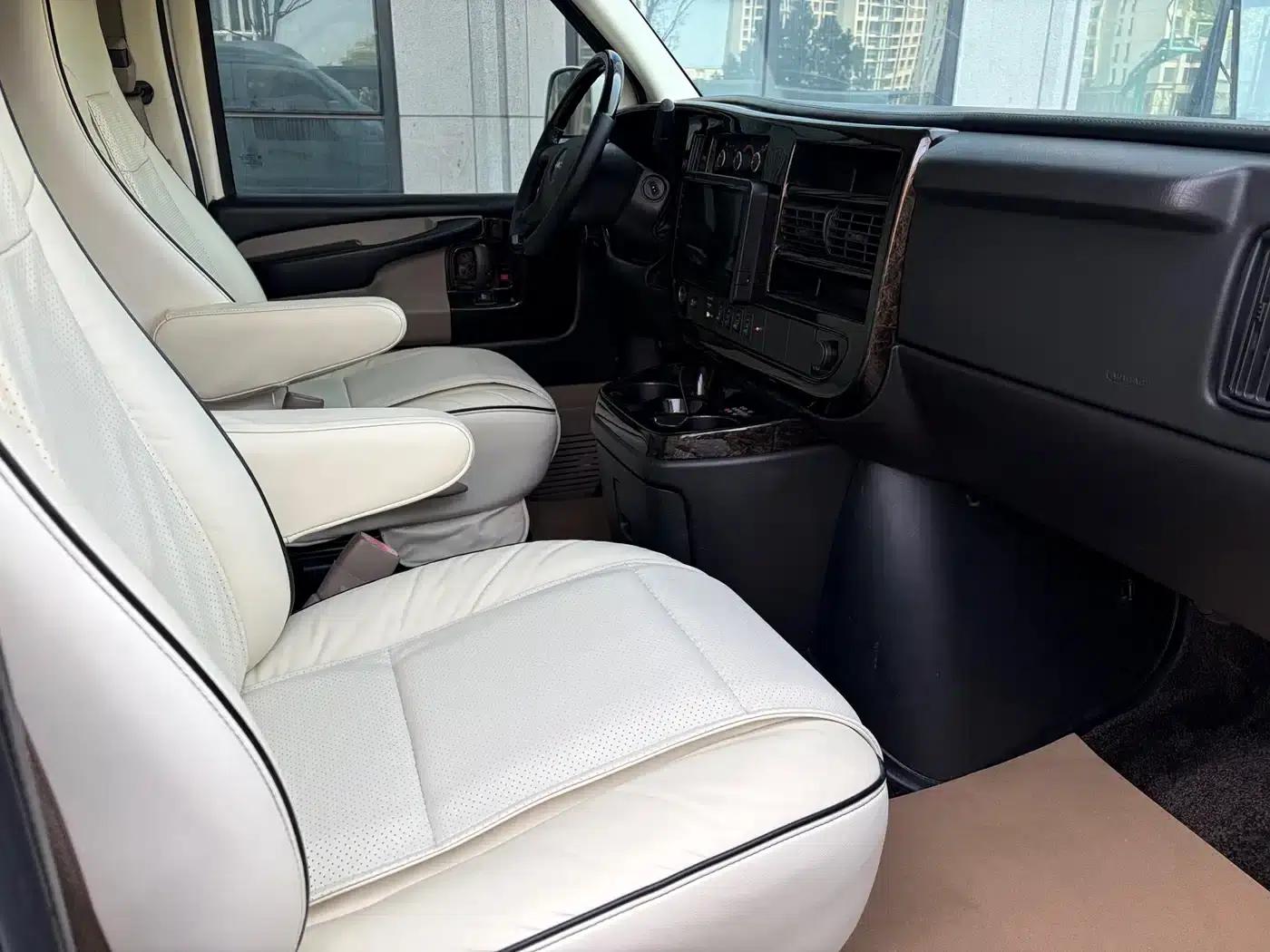2013 SAVANA 6.0L 2500S Sport Edition 7-seater — миниатюра 11