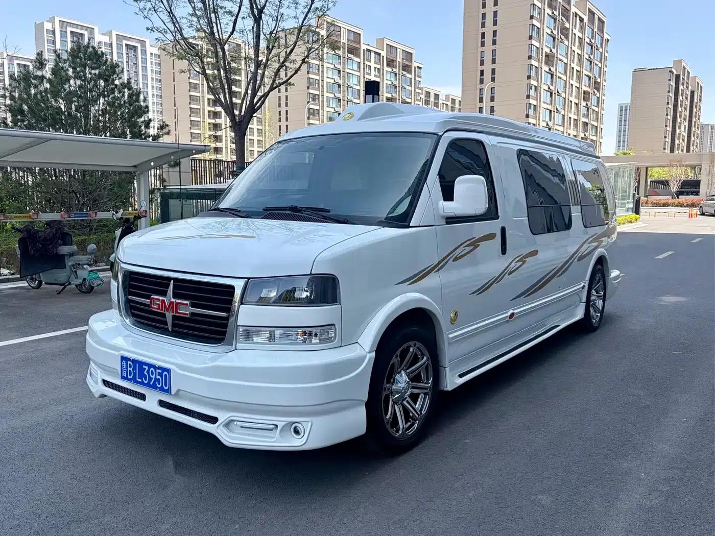 2013 SAVANA 6.0L 2500S Sport Edition 7-seater — миниатюра 3