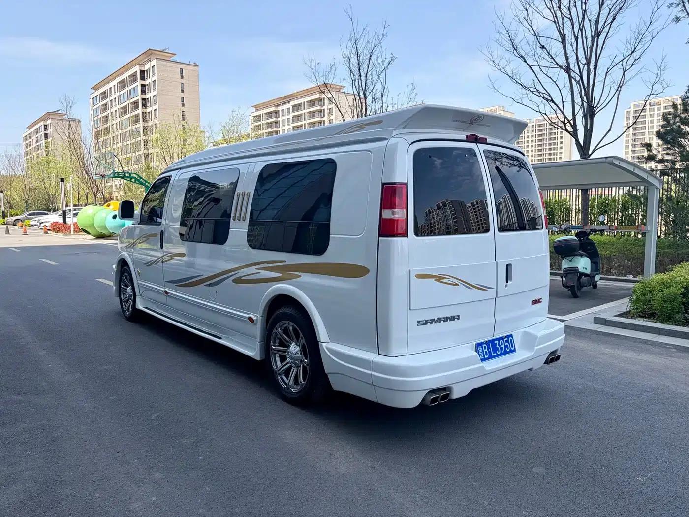 2013 SAVANA 6.0L 2500S Sport Edition 7-seater — миниатюра 4