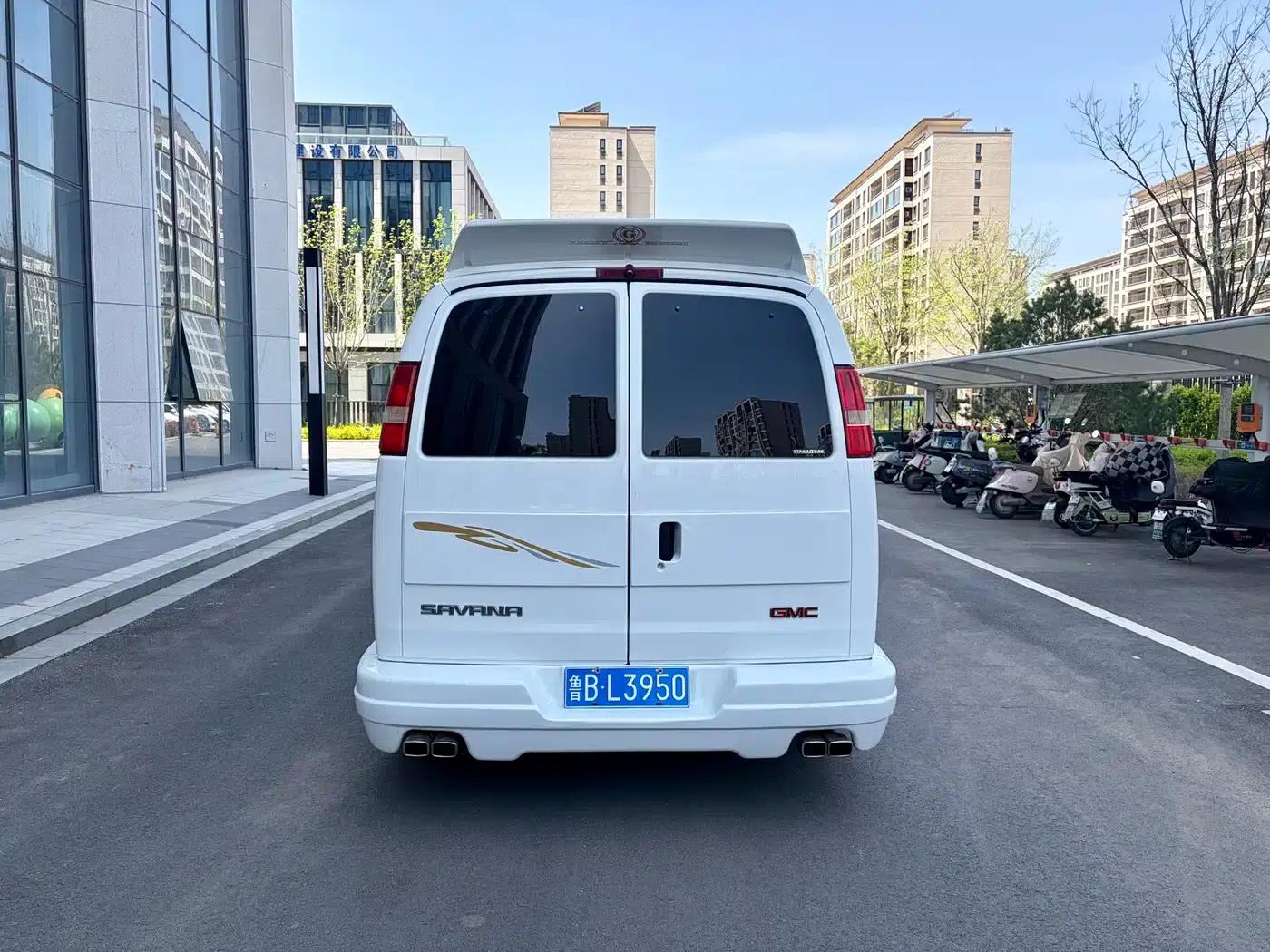 2013 SAVANA 6.0L 2500S Sport Edition 7-seater — миниатюра 5