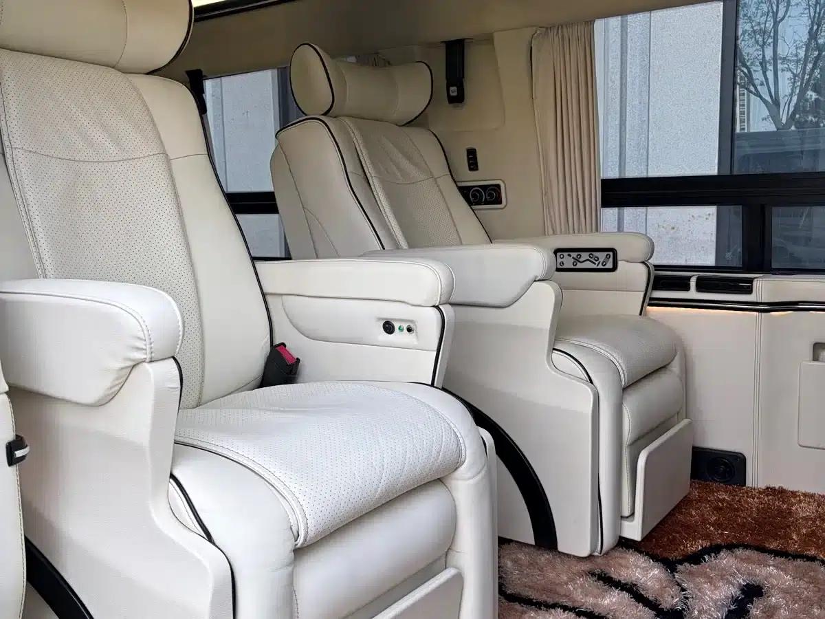 2013 SAVANA 6.0L 2500S Sport Edition 7-seater — миниатюра 8