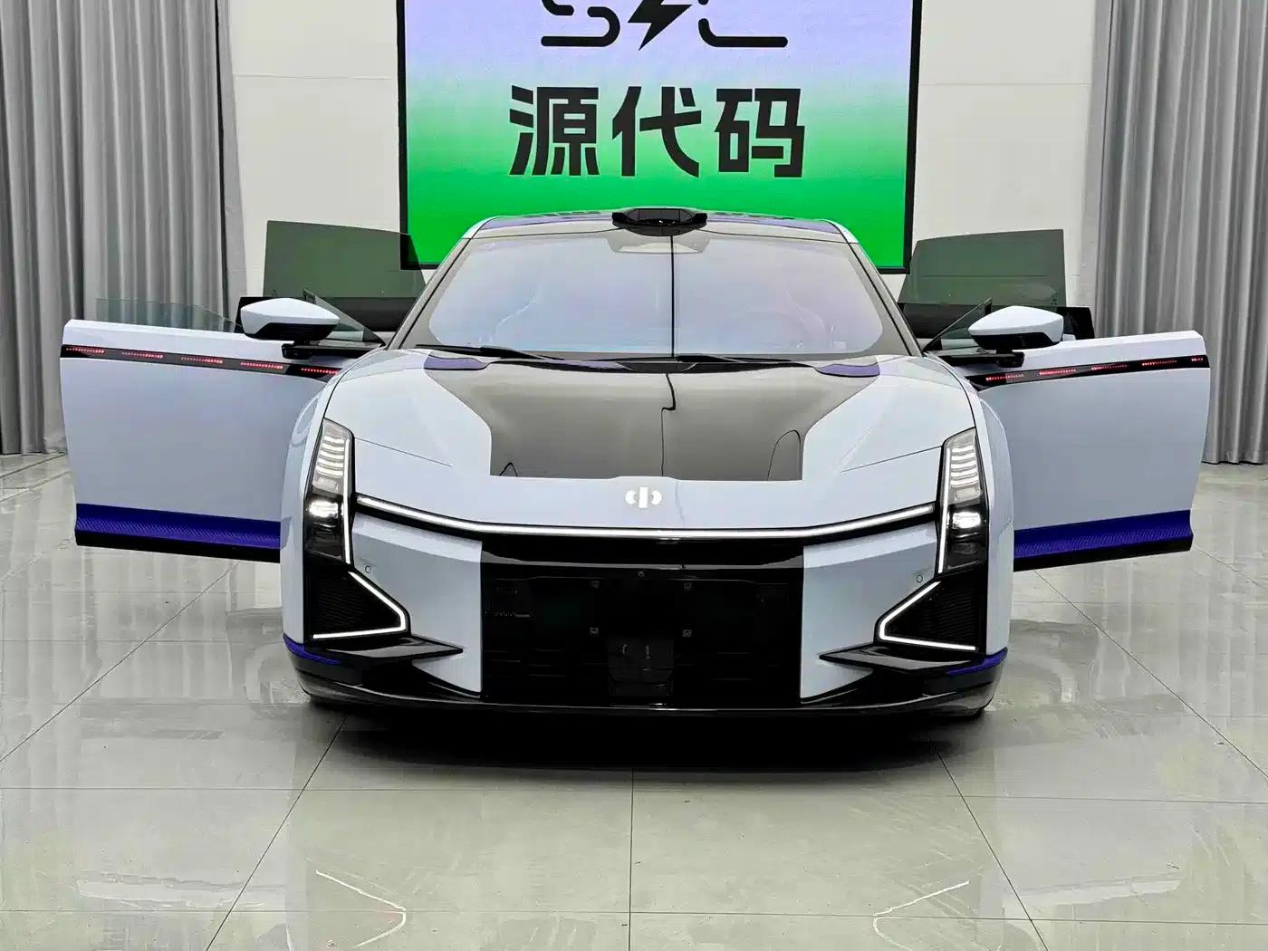 HiPhi Z 2023 City Edition (4-seater) — миниатюра 1