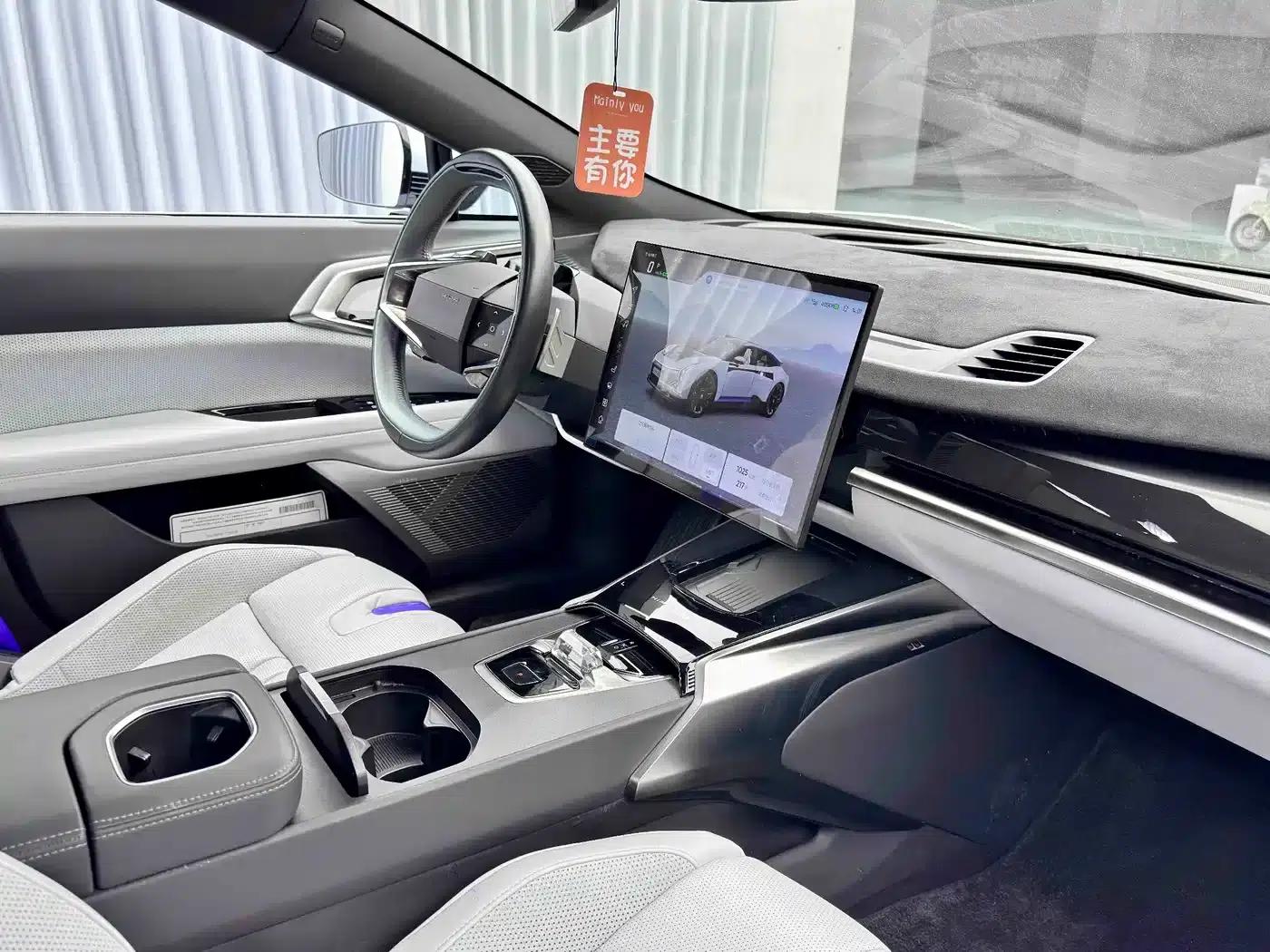 HiPhi Z 2023 City Edition (4-seater) — миниатюра 11
