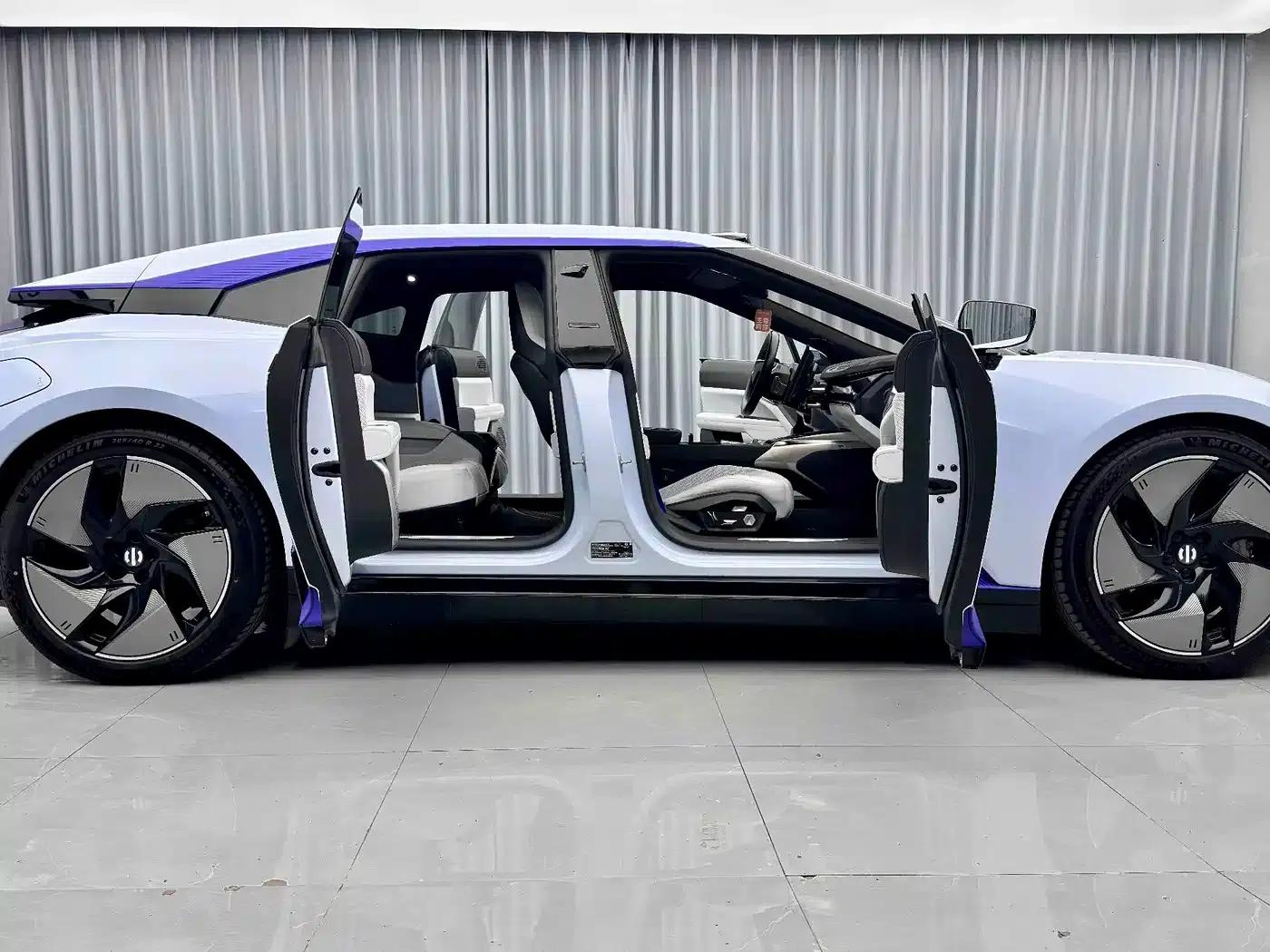 HiPhi Z 2023 City Edition (4-seater) — миниатюра 9