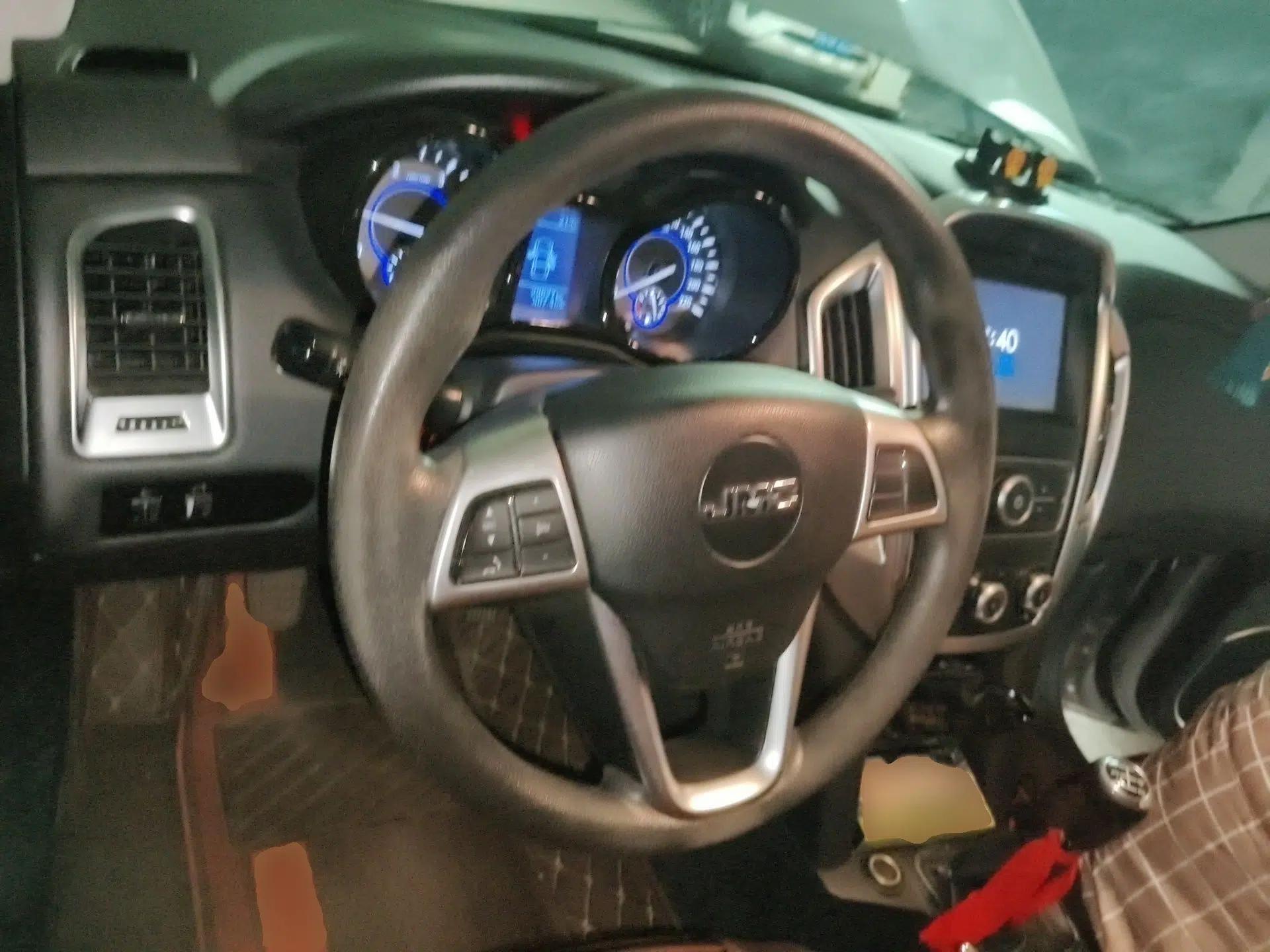 JMC Yuhu 3 2018 2.5T Diesel Two-Wheel Drive Advanced Version Standard Wheelbase — миниатюра 11