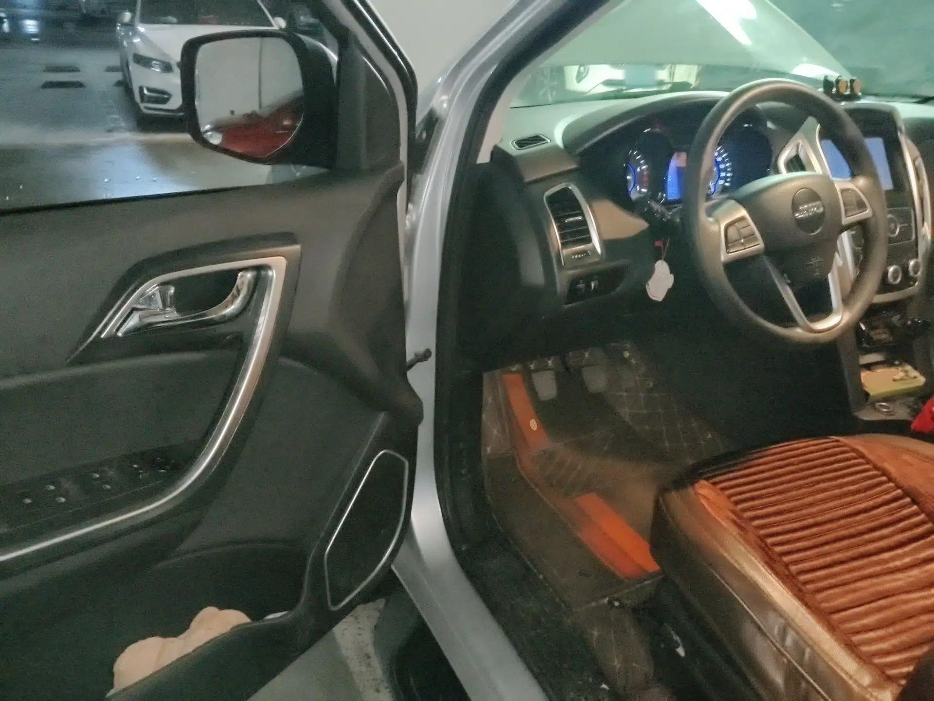 JMC Yuhu 3 2018 2.5T Diesel Two-Wheel Drive Advanced Version Standard Wheelbase — миниатюра 17