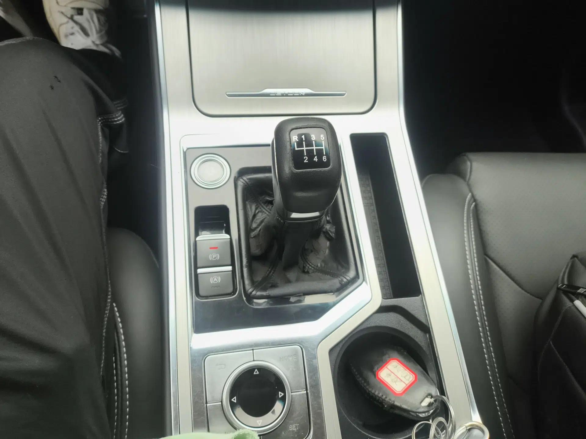JETOUR X70 Coupe 2020 1.5T Manual Cool 6-Seater — миниатюра 17